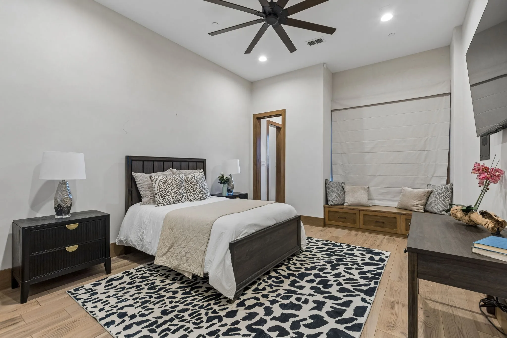 Single Family Residence For Sale in Denton County , 4012 Starling Drive, Frisco, Texas 75034, 5 Bedroom, 7 Bathroom, 4 Garage spaces, 9,865 Sqft, built in 2016, mls#21407175, Real Estate Agent in Frisco, Homes For Sale in Denton county, Homes For Sale in Frisco, Realtor in Frisco Texas, Real Estate Brokerage Independent Realty Texas, Luminita Cordes Realtor