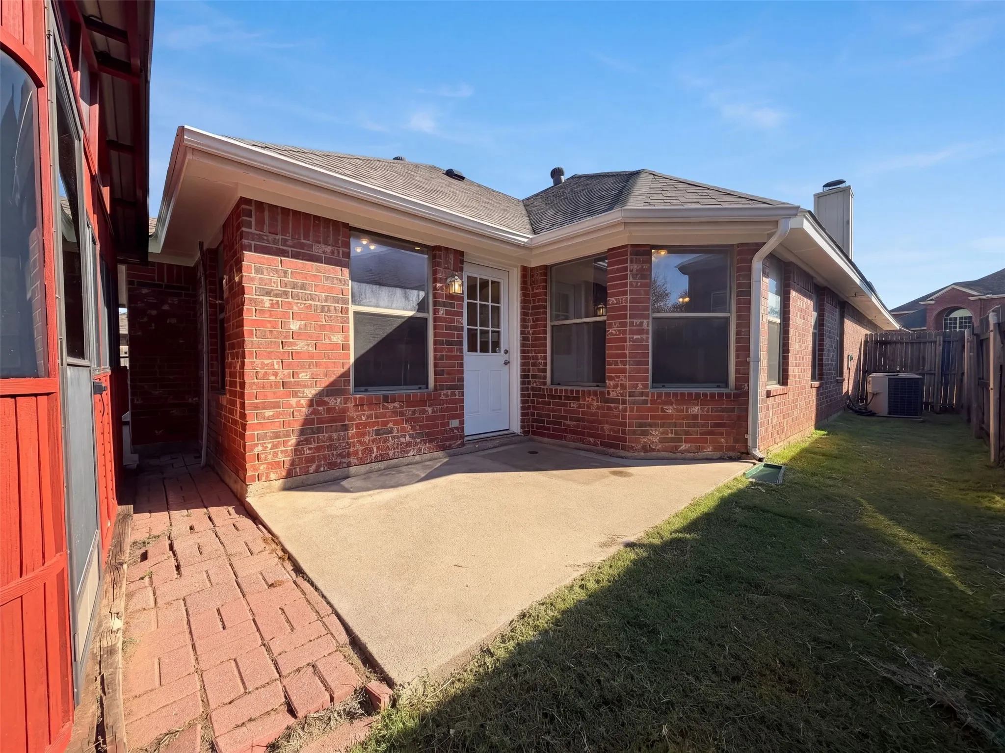 Single Family Residence For Sale in Tarrant County , 2961 Salado Trail, Fort Worth, Texas 76118, 3 Bedroom, 2 Bathroom, 2 Garage spaces, 1,695 Sqft, built in 2002, mls#21410906, Real Estate Agent in Fort Worth, Homes For Sale in Tarrant county, Homes For Sale in Fort Worth, Realtor in Fort Worth Texas, Real Estate Brokerage Independent Realty Texas, Luminita Cordes Realtor
