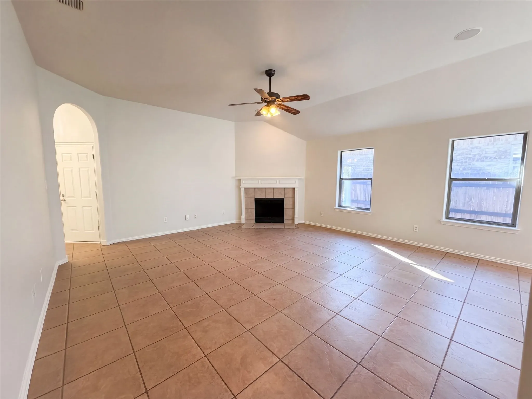Single Family Residence For Sale in Tarrant County , 2961 Salado Trail, Fort Worth, Texas 76118, 3 Bedroom, 2 Bathroom, 2 Garage spaces, 1,695 Sqft, built in 2002, mls#21410906, Real Estate Agent in Fort Worth, Homes For Sale in Tarrant county, Homes For Sale in Fort Worth, Realtor in Fort Worth Texas, Real Estate Brokerage Independent Realty Texas, Luminita Cordes Realtor