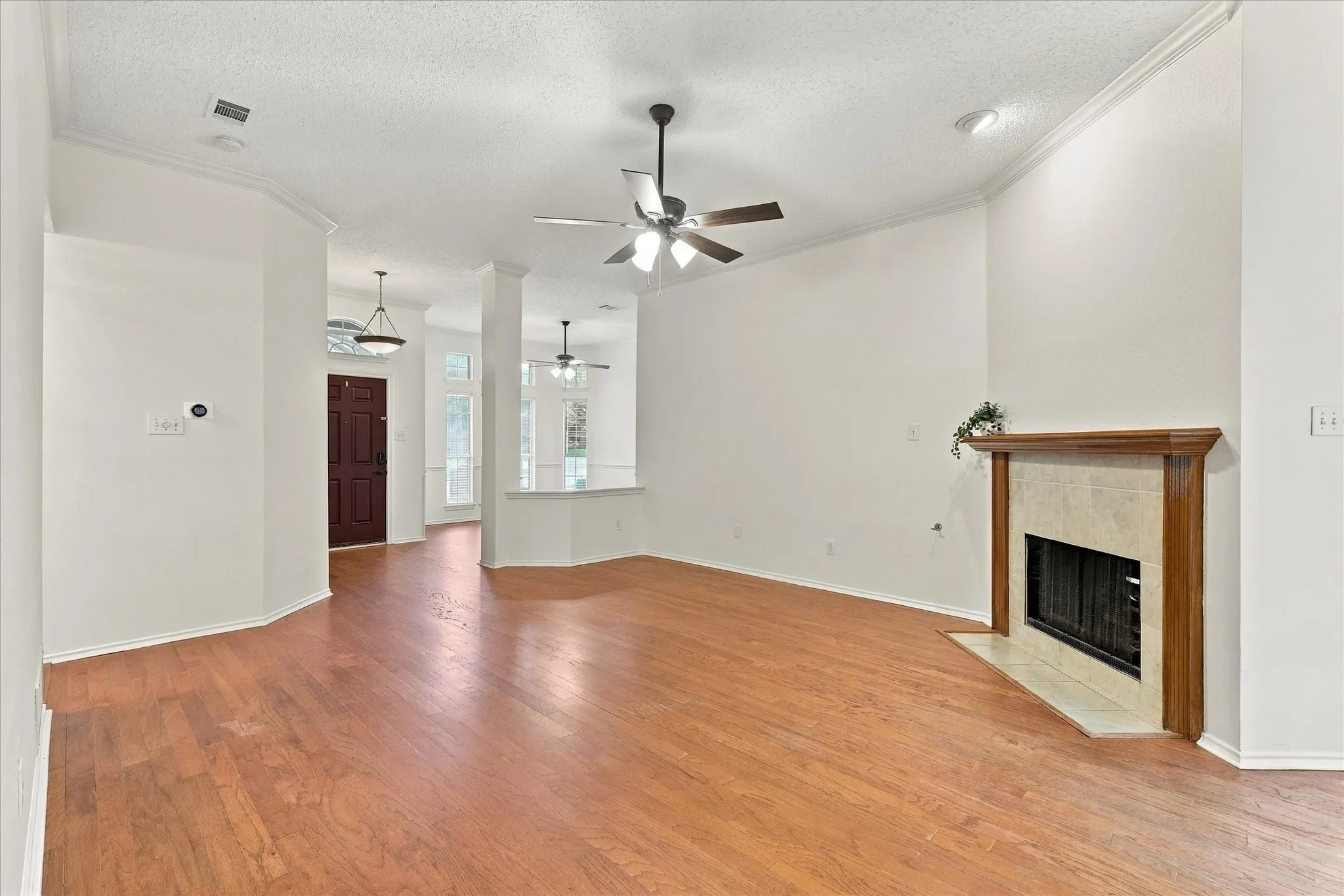 Single Family Residence For Sale in Collin County , 3408 Norwood Circle, Richardson, Texas 75082, 3 Bedroom, 2 Bathroom, 2 Garage spaces, 1,929 Sqft, built in 1992, mls#21405543, Real Estate Agent in Richardson, Homes For Sale in Collin county, Homes For Sale in Richardson, Realtor in Richardson Texas, Real Estate Brokerage Independent Realty Texas, Luminita Cordes Realtor