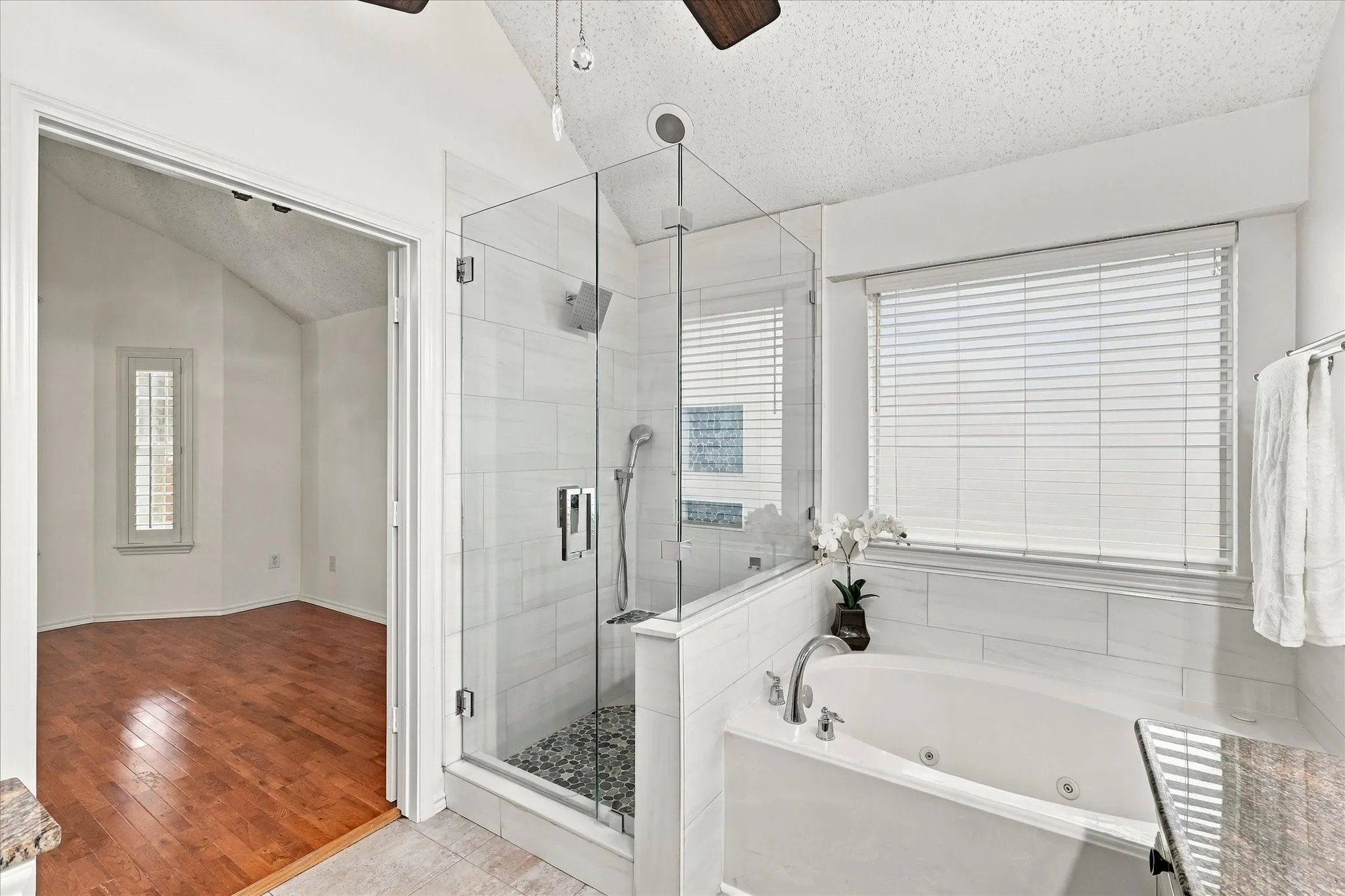 Single Family Residence For Sale in Collin County , 3408 Norwood Circle, Richardson, Texas 75082, 3 Bedroom, 2 Bathroom, 2 Garage spaces, 1,929 Sqft, built in 1992, mls#21405543, Real Estate Agent in Richardson, Homes For Sale in Collin county, Homes For Sale in Richardson, Realtor in Richardson Texas, Real Estate Brokerage Independent Realty Texas, Luminita Cordes Realtor