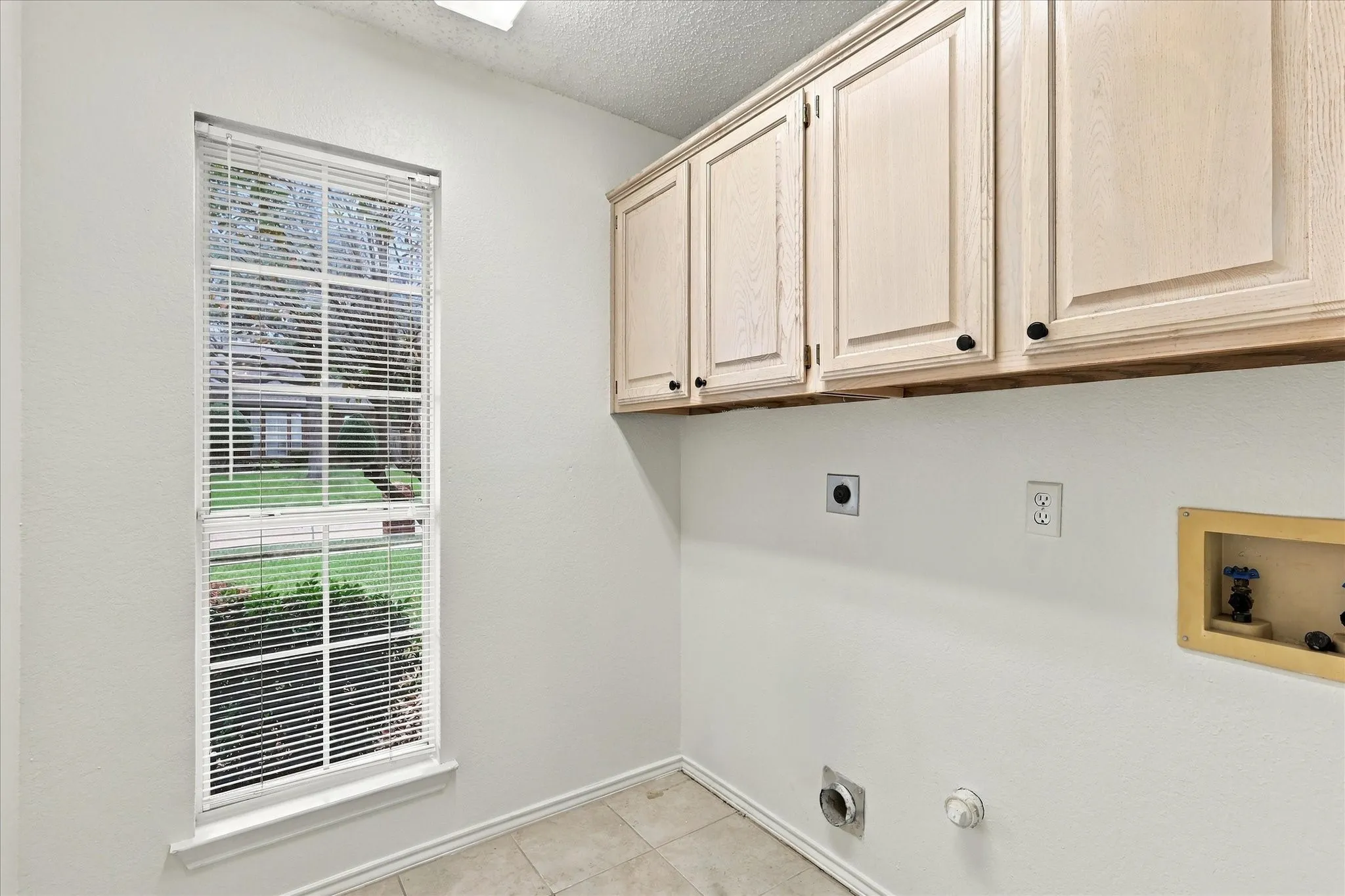 Single Family Residence For Sale in Collin County , 3408 Norwood Circle, Richardson, Texas 75082, 3 Bedroom, 2 Bathroom, 2 Garage spaces, 1,929 Sqft, built in 1992, mls#21405543, Real Estate Agent in Richardson, Homes For Sale in Collin county, Homes For Sale in Richardson, Realtor in Richardson Texas, Real Estate Brokerage Independent Realty Texas, Luminita Cordes Realtor