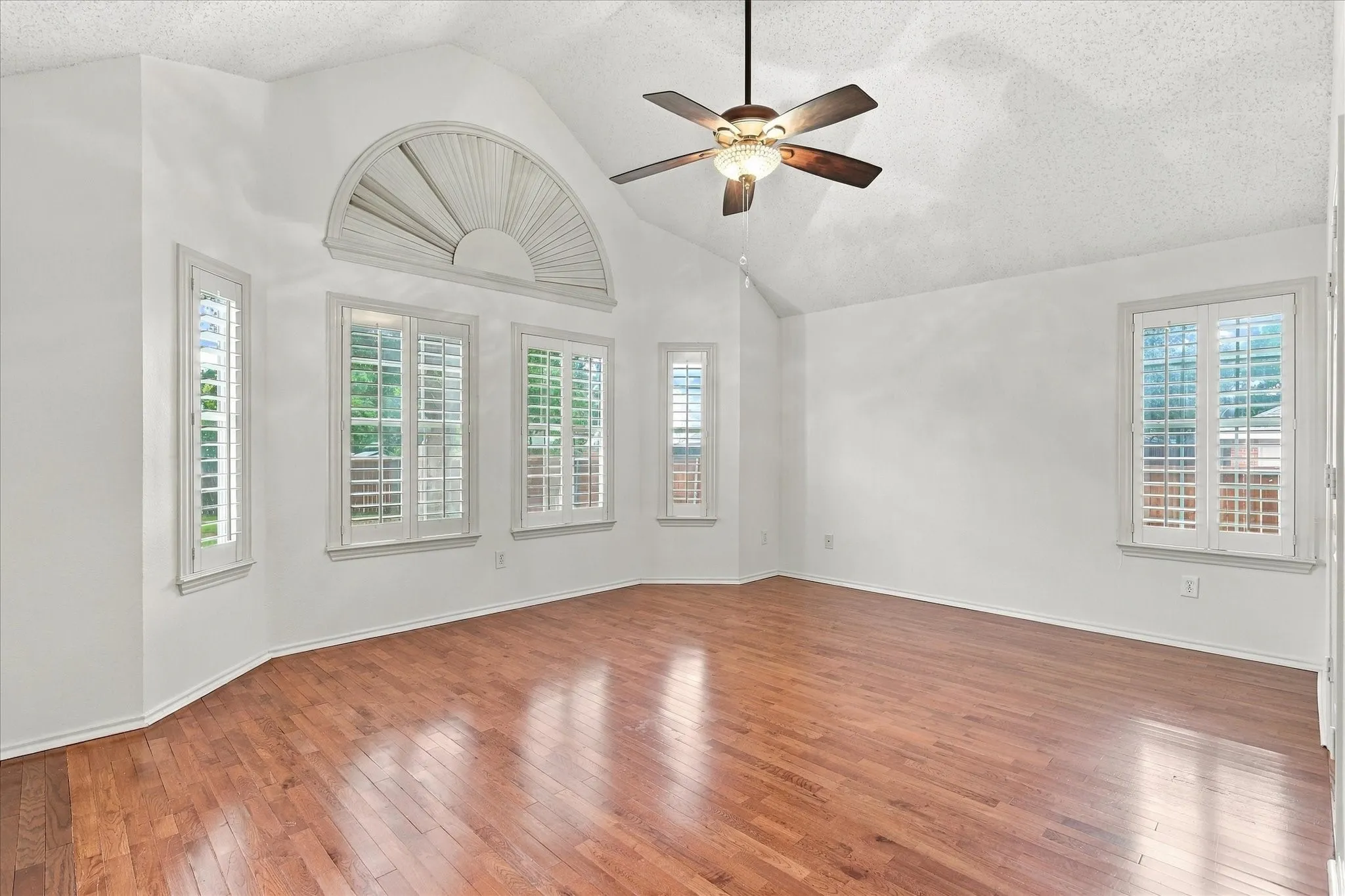 Single Family Residence For Sale in Collin County , 3408 Norwood Circle, Richardson, Texas 75082, 3 Bedroom, 2 Bathroom, 2 Garage spaces, 1,929 Sqft, built in 1992, mls#21405543, Real Estate Agent in Richardson, Homes For Sale in Collin county, Homes For Sale in Richardson, Realtor in Richardson Texas, Real Estate Brokerage Independent Realty Texas, Luminita Cordes Realtor