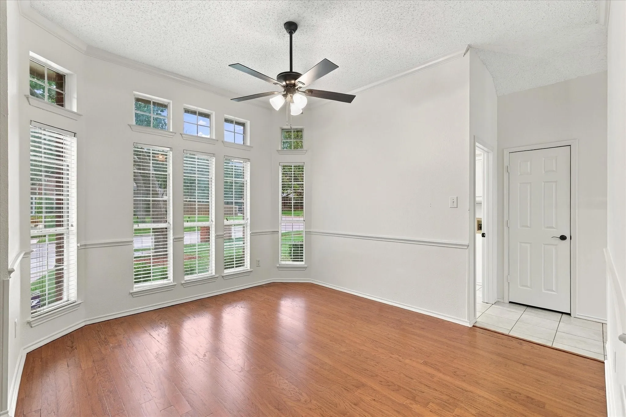 Single Family Residence For Sale in Collin County , 3408 Norwood Circle, Richardson, Texas 75082, 3 Bedroom, 2 Bathroom, 2 Garage spaces, 1,929 Sqft, built in 1992, mls#21405543, Real Estate Agent in Richardson, Homes For Sale in Collin county, Homes For Sale in Richardson, Realtor in Richardson Texas, Real Estate Brokerage Independent Realty Texas, Luminita Cordes Realtor