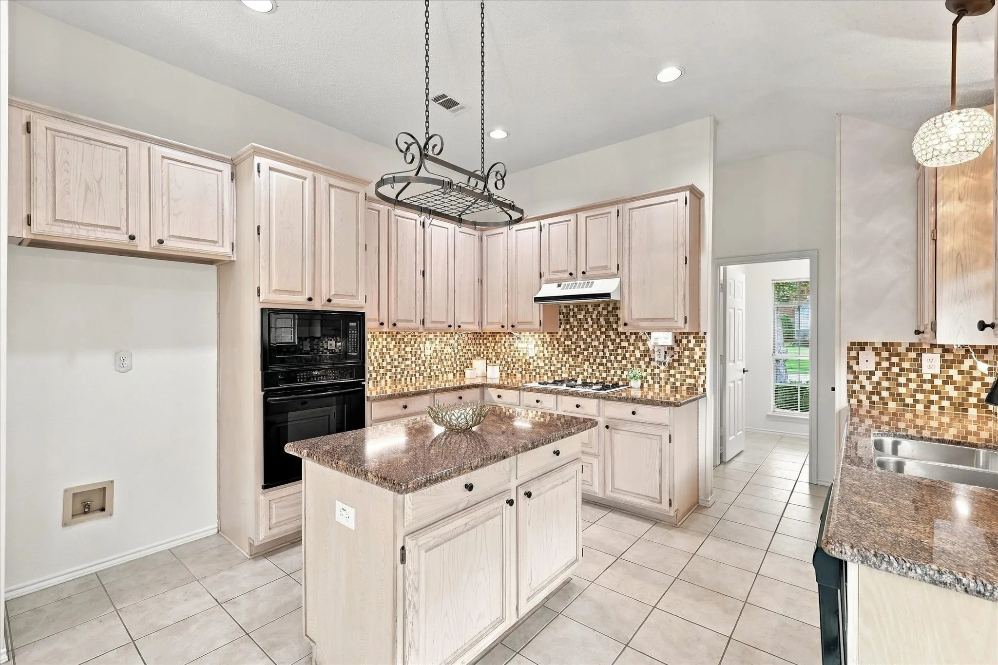 Single Family Residence For Sale in Collin County , 3408 Norwood Circle, Richardson, Texas 75082, 3 Bedroom, 2 Bathroom, 2 Garage spaces, 1,929 Sqft, built in 1992, mls#21405543, Real Estate Agent in Richardson, Homes For Sale in Collin county, Homes For Sale in Richardson, Realtor in Richardson Texas, Real Estate Brokerage Independent Realty Texas, Luminita Cordes Realtor