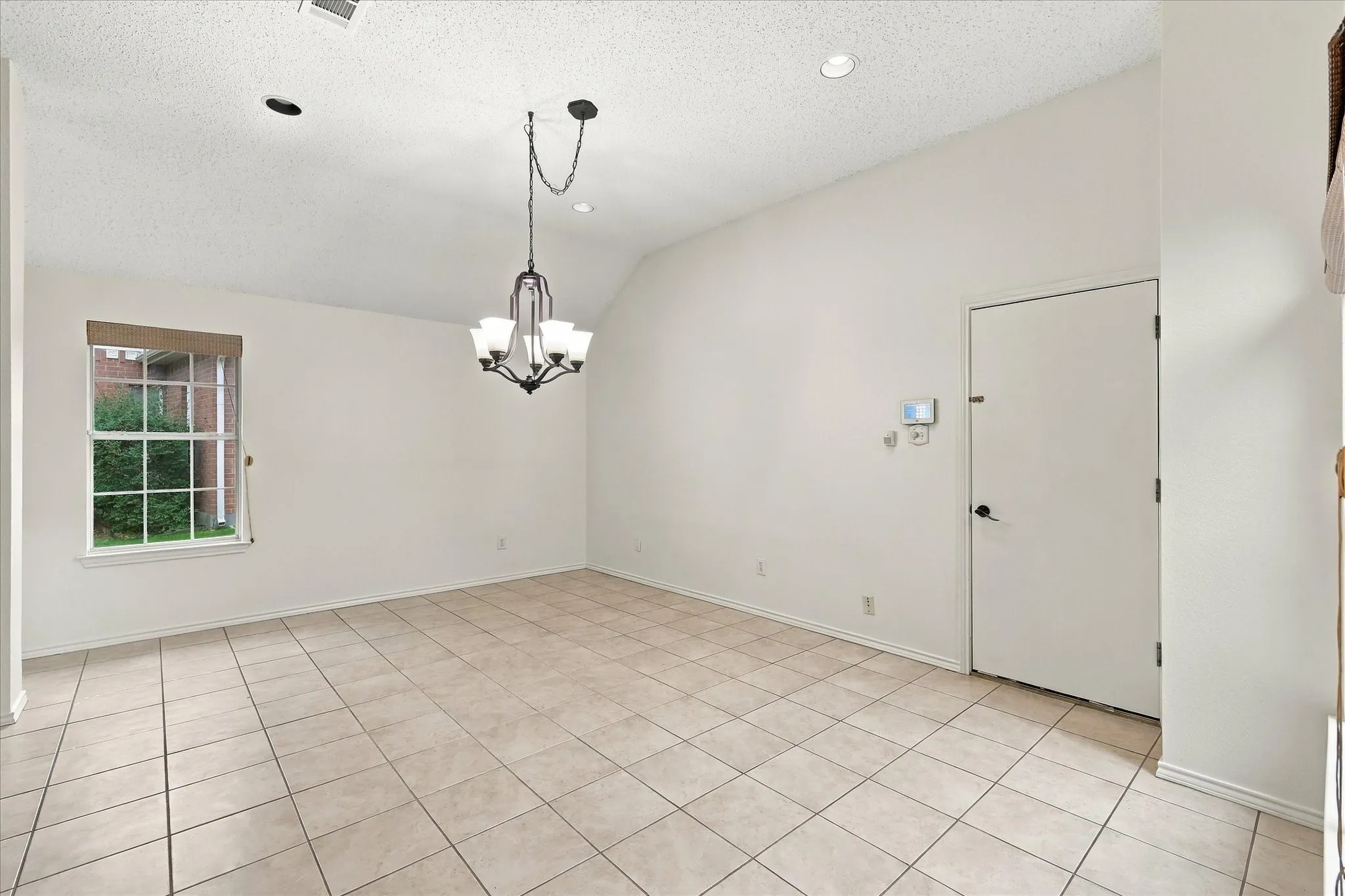 Single Family Residence For Sale in Collin County , 3408 Norwood Circle, Richardson, Texas 75082, 3 Bedroom, 2 Bathroom, 2 Garage spaces, 1,929 Sqft, built in 1992, mls#21405543, Real Estate Agent in Richardson, Homes For Sale in Collin county, Homes For Sale in Richardson, Realtor in Richardson Texas, Real Estate Brokerage Independent Realty Texas, Luminita Cordes Realtor