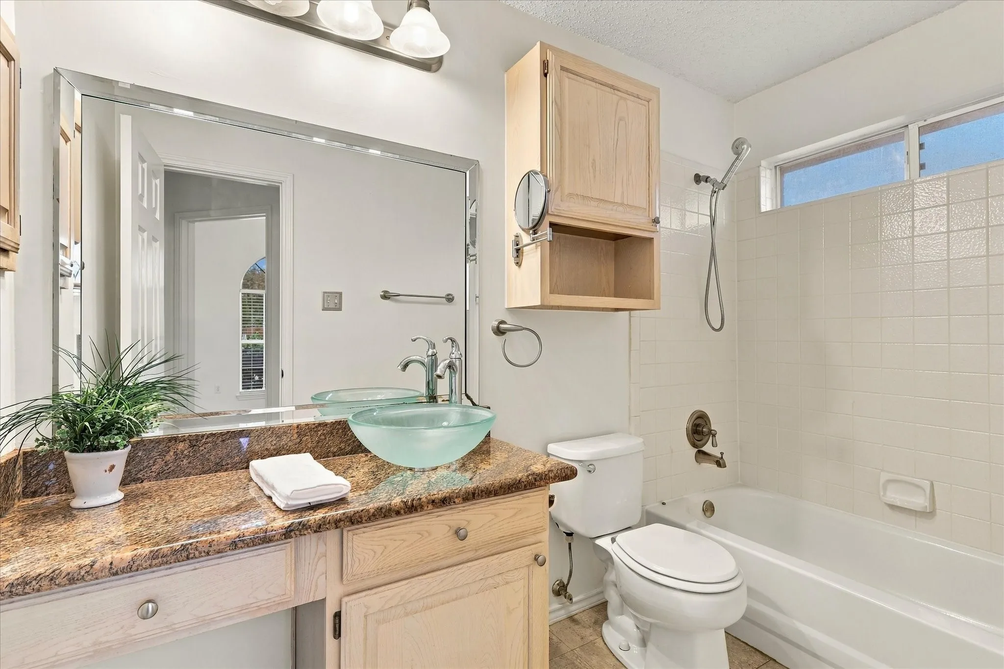 Single Family Residence For Sale in Collin County , 3408 Norwood Circle, Richardson, Texas 75082, 3 Bedroom, 2 Bathroom, 2 Garage spaces, 1,929 Sqft, built in 1992, mls#21405543, Real Estate Agent in Richardson, Homes For Sale in Collin county, Homes For Sale in Richardson, Realtor in Richardson Texas, Real Estate Brokerage Independent Realty Texas, Luminita Cordes Realtor
