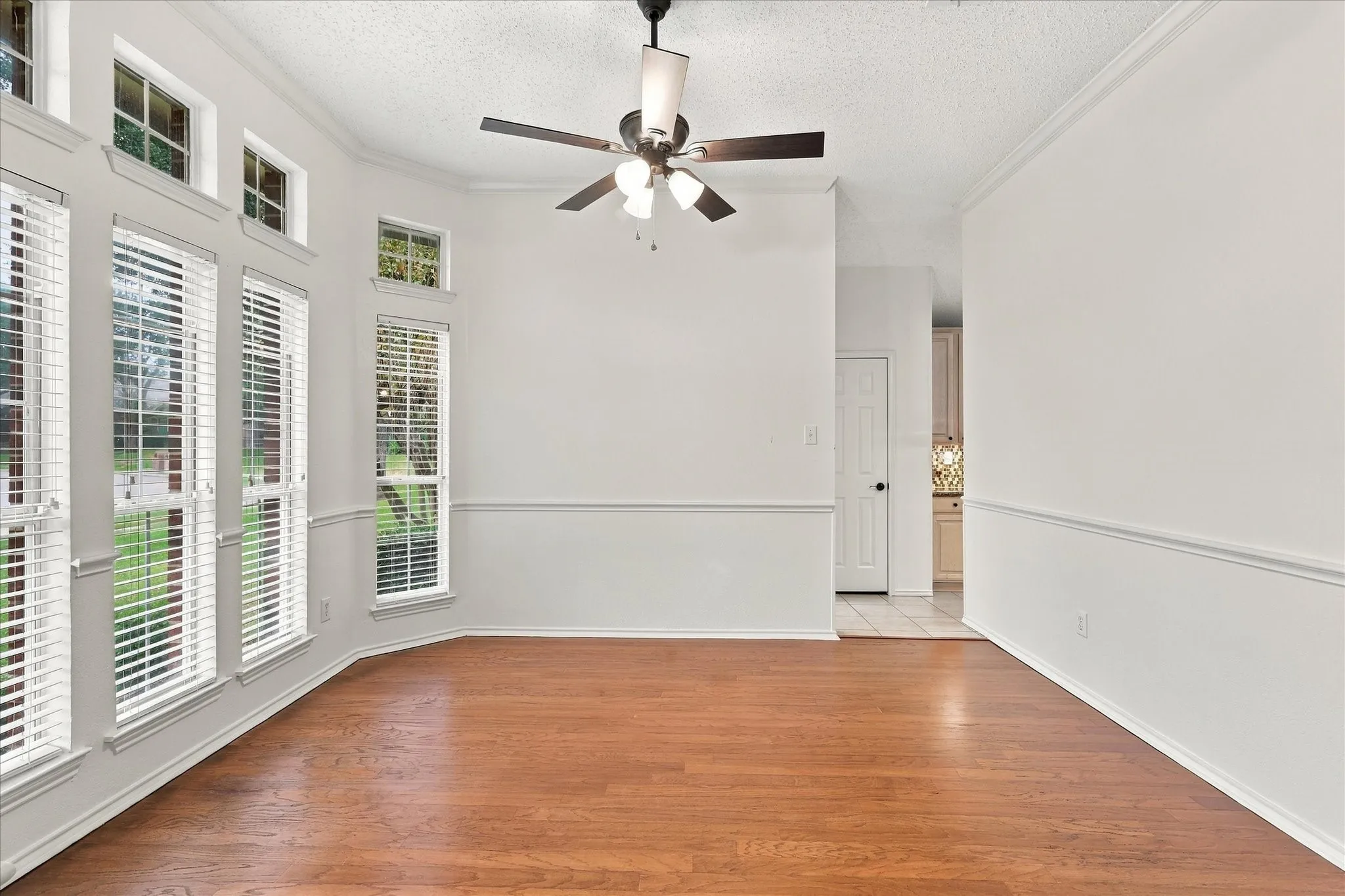 Single Family Residence For Sale in Collin County , 3408 Norwood Circle, Richardson, Texas 75082, 3 Bedroom, 2 Bathroom, 2 Garage spaces, 1,929 Sqft, built in 1992, mls#21405543, Real Estate Agent in Richardson, Homes For Sale in Collin county, Homes For Sale in Richardson, Realtor in Richardson Texas, Real Estate Brokerage Independent Realty Texas, Luminita Cordes Realtor