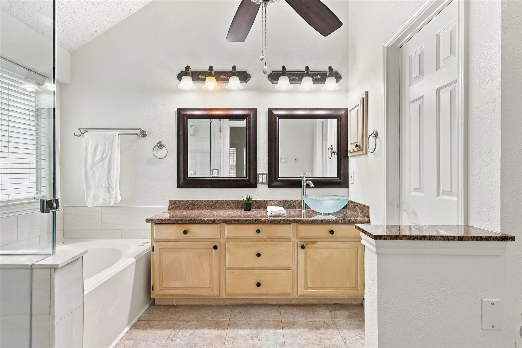 Single Family Residence For Sale in Collin County , 3408 Norwood Circle, Richardson, Texas 75082, 3 Bedroom, 2 Bathroom, 2 Garage spaces, 1,929 Sqft, built in 1992, mls#21405543, Real Estate Agent in Richardson, Homes For Sale in Collin county, Homes For Sale in Richardson, Realtor in Richardson Texas, Real Estate Brokerage Independent Realty Texas, Luminita Cordes Realtor