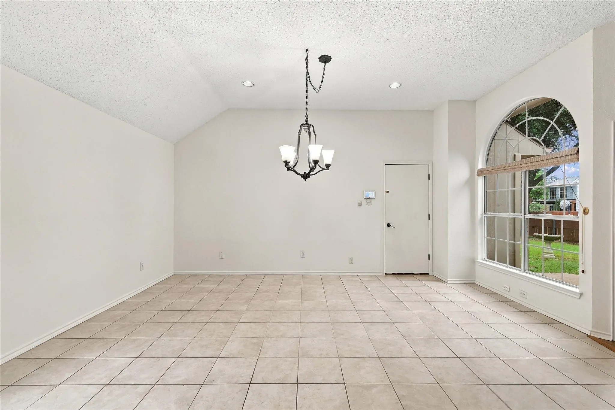 Single Family Residence For Sale in Collin County , 3408 Norwood Circle, Richardson, Texas 75082, 3 Bedroom, 2 Bathroom, 2 Garage spaces, 1,929 Sqft, built in 1992, mls#21405543, Real Estate Agent in Richardson, Homes For Sale in Collin county, Homes For Sale in Richardson, Realtor in Richardson Texas, Real Estate Brokerage Independent Realty Texas, Luminita Cordes Realtor