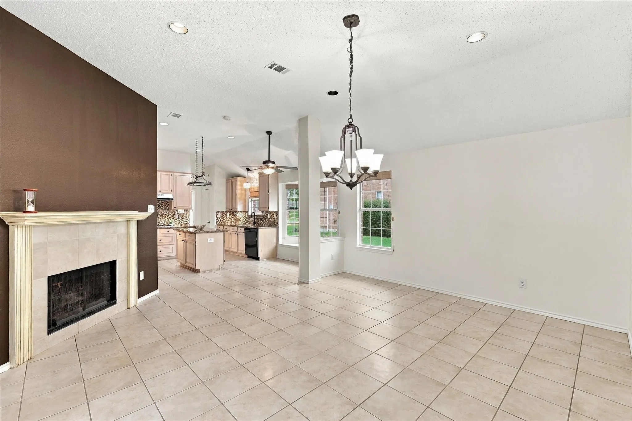 Single Family Residence For Sale in Collin County , 3408 Norwood Circle, Richardson, Texas 75082, 3 Bedroom, 2 Bathroom, 2 Garage spaces, 1,929 Sqft, built in 1992, mls#21405543, Real Estate Agent in Richardson, Homes For Sale in Collin county, Homes For Sale in Richardson, Realtor in Richardson Texas, Real Estate Brokerage Independent Realty Texas, Luminita Cordes Realtor