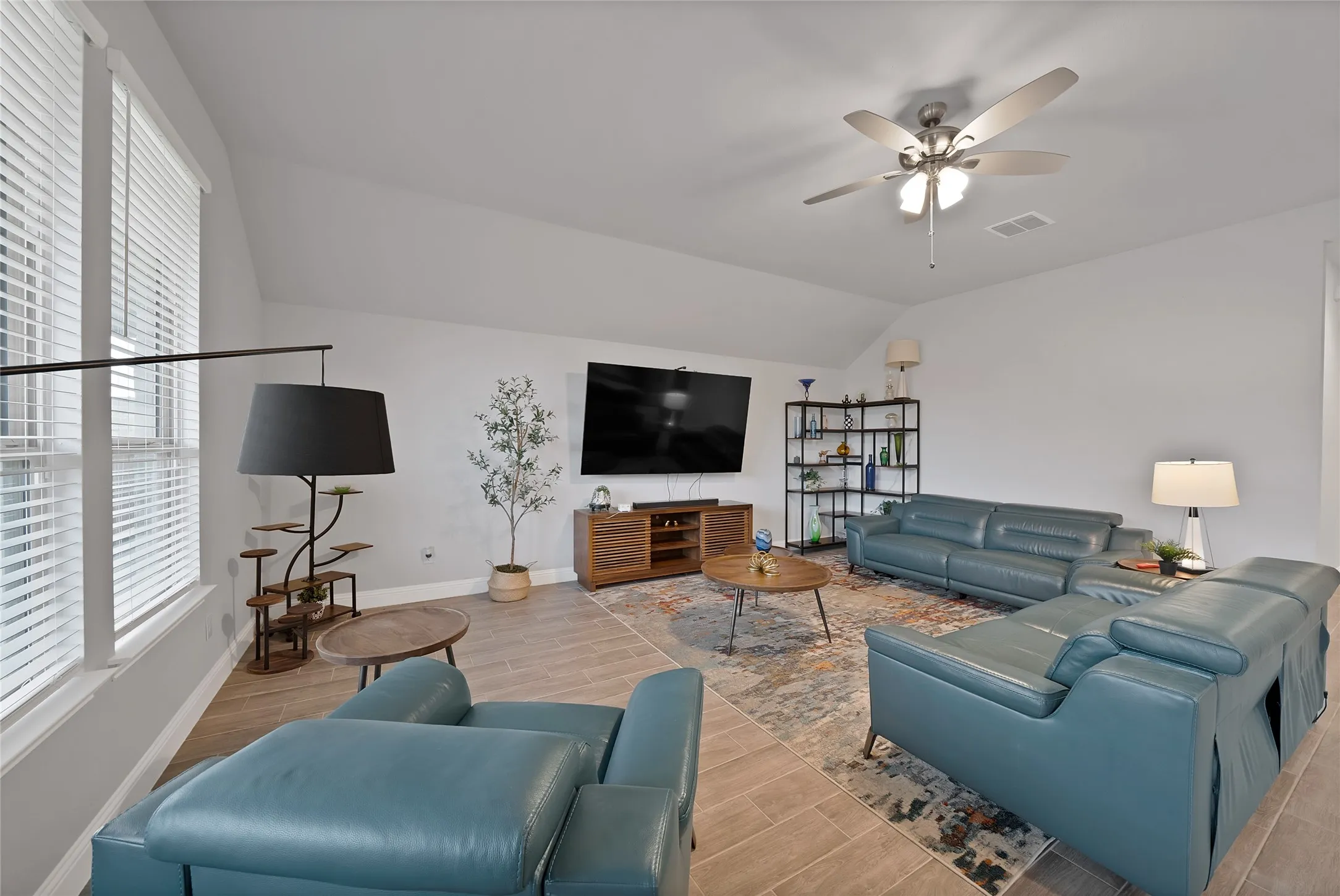 Single Family Residence For Sale in Denton County , 1066 Fleetwood Drive, Justin, Texas 76247, 4 Bedroom, 3 Bathroom, 2 Garage spaces, 2,693 Sqft, built in 2023, mls#21410769, Real Estate Agent in Justin, Homes For Sale in Denton county, Homes For Sale in Justin, Realtor in Justin Texas, Real Estate Brokerage Independent Realty Texas, Luminita Cordes Realtor