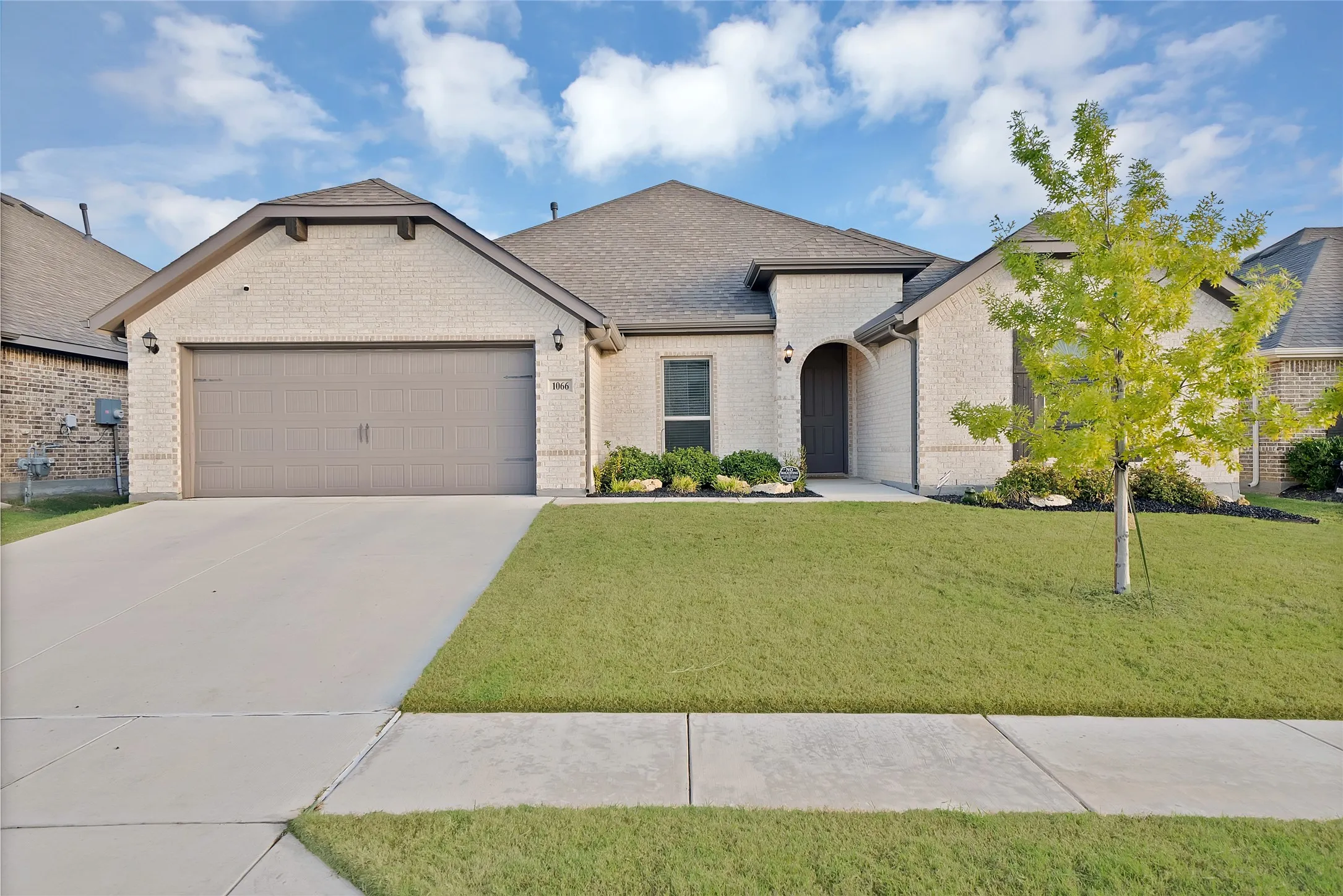 Single Family Residence For Sale in Denton County , 1066 Fleetwood Drive, Justin, Texas 76247, 4 Bedroom, 3 Bathroom, 2 Garage spaces, 2,693 Sqft, built in 2023, mls#21410769, Real Estate Agent in Justin, Homes For Sale in Denton county, Homes For Sale in Justin, Realtor in Justin Texas, Real Estate Brokerage Independent Realty Texas, Luminita Cordes Realtor