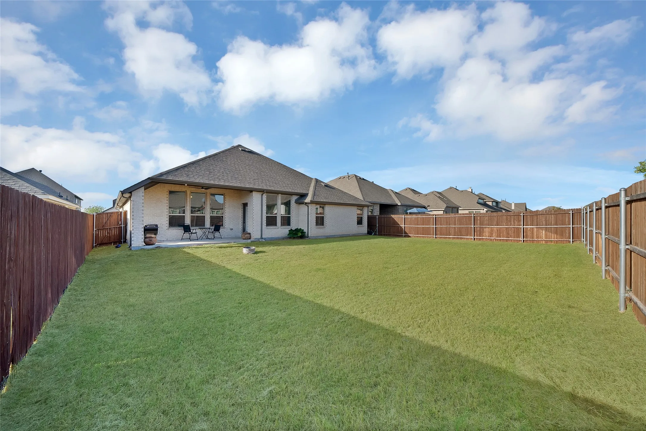 Single Family Residence For Sale in Denton County , 1066 Fleetwood Drive, Justin, Texas 76247, 4 Bedroom, 3 Bathroom, 2 Garage spaces, 2,693 Sqft, built in 2023, mls#21410769, Real Estate Agent in Justin, Homes For Sale in Denton county, Homes For Sale in Justin, Realtor in Justin Texas, Real Estate Brokerage Independent Realty Texas, Luminita Cordes Realtor