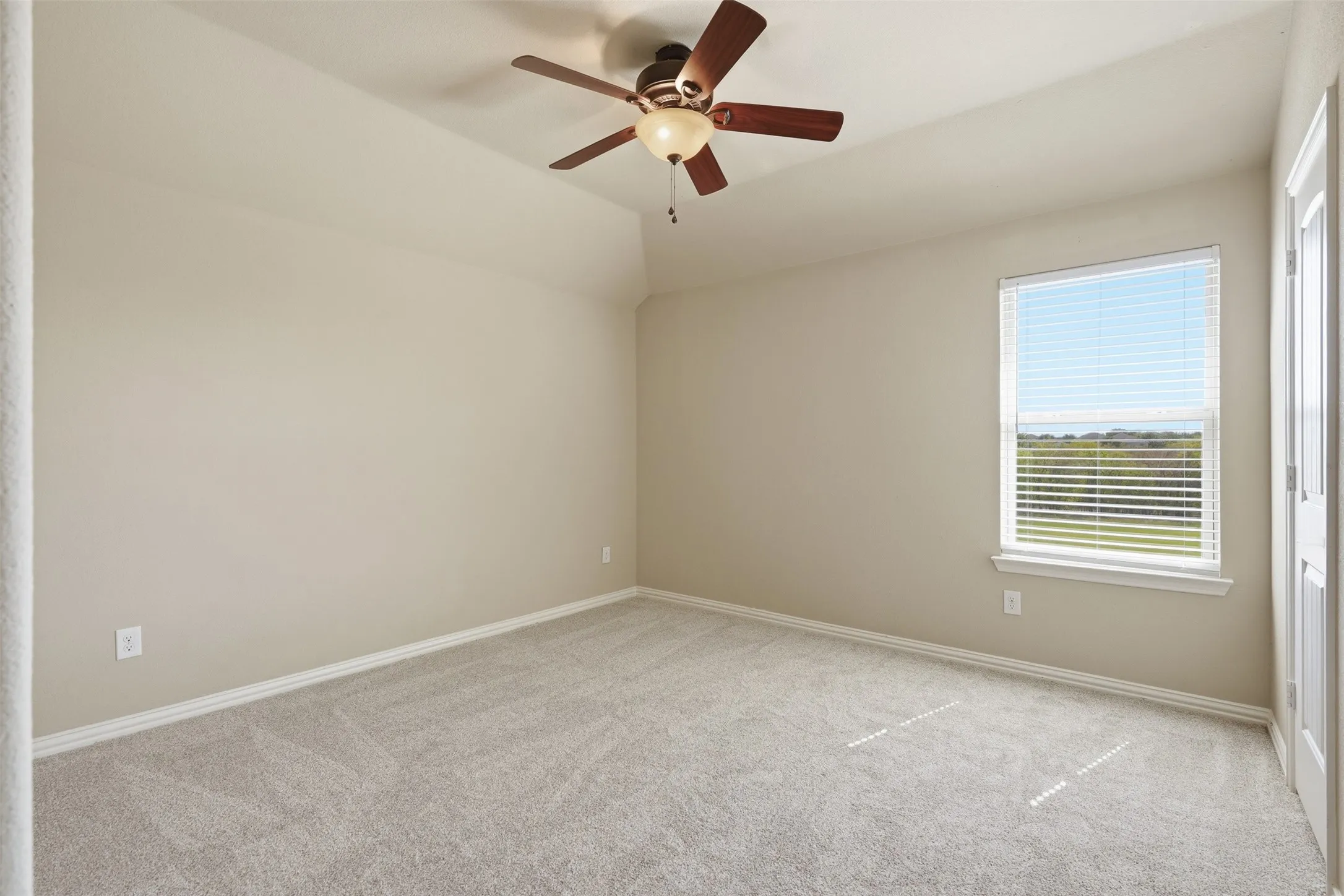 Single Family Residence For Sale in Tarrant County , 813 Salida Road, Fort Worth, Texas 76052, 4 Bedroom, 4 Bathroom, 2 Garage spaces, 2,675 Sqft, built in 2013, mls#21402875, Real Estate Agent in Fort Worth, Homes For Sale in Tarrant county, Homes For Sale in Fort Worth, Realtor in Fort Worth Texas, Real Estate Brokerage Independent Realty Texas, Luminita Cordes Realtor