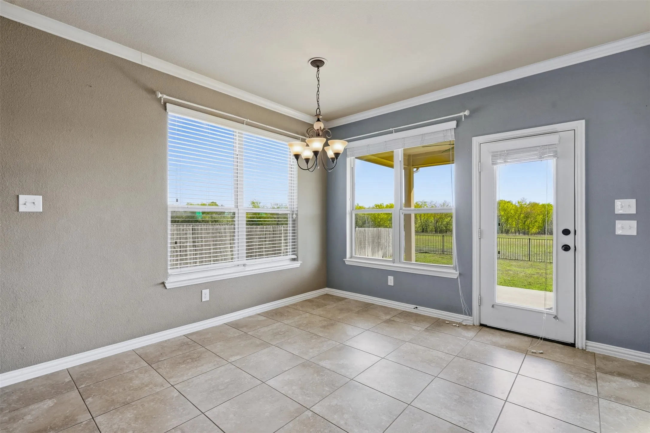 Single Family Residence For Sale in Tarrant County , 813 Salida Road, Fort Worth, Texas 76052, 4 Bedroom, 4 Bathroom, 2 Garage spaces, 2,675 Sqft, built in 2013, mls#21402875, Real Estate Agent in Fort Worth, Homes For Sale in Tarrant county, Homes For Sale in Fort Worth, Realtor in Fort Worth Texas, Real Estate Brokerage Independent Realty Texas, Luminita Cordes Realtor