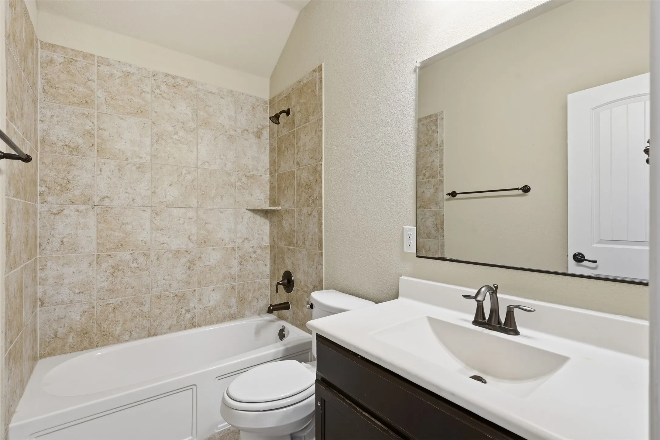 Single Family Residence For Sale in Tarrant County , 813 Salida Road, Fort Worth, Texas 76052, 4 Bedroom, 4 Bathroom, 2 Garage spaces, 2,675 Sqft, built in 2013, mls#21402875, Real Estate Agent in Fort Worth, Homes For Sale in Tarrant county, Homes For Sale in Fort Worth, Realtor in Fort Worth Texas, Real Estate Brokerage Independent Realty Texas, Luminita Cordes Realtor