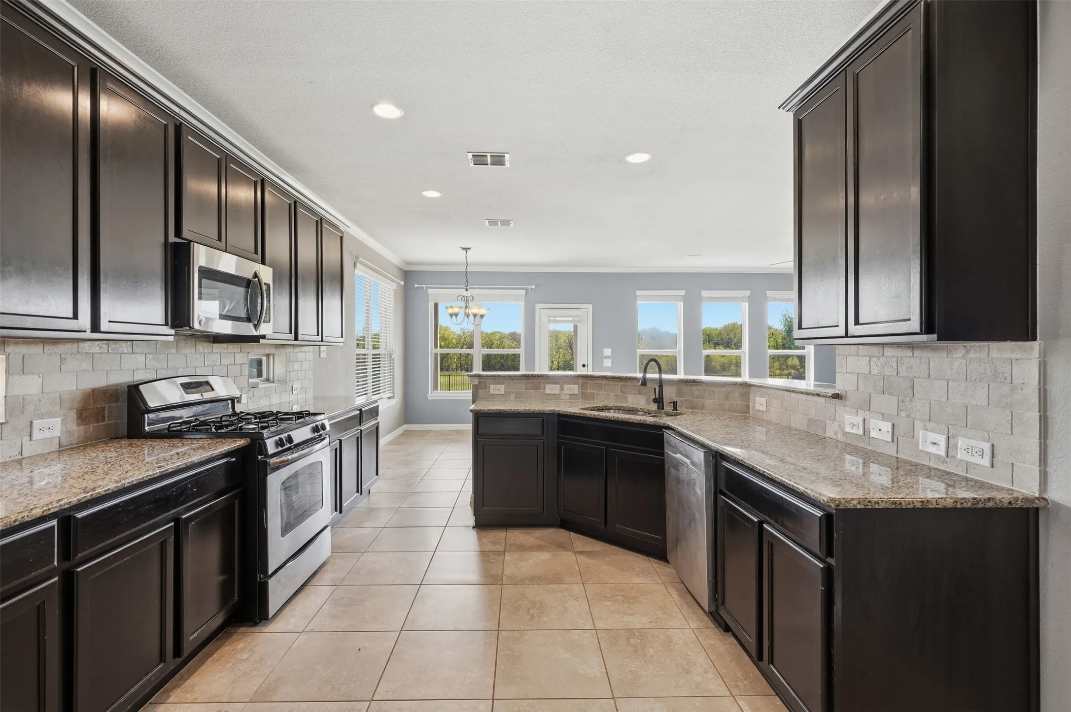 Single Family Residence For Sale in Tarrant County , 813 Salida Road, Fort Worth, Texas 76052, 4 Bedroom, 4 Bathroom, 2 Garage spaces, 2,675 Sqft, built in 2013, mls#21402875, Real Estate Agent in Fort Worth, Homes For Sale in Tarrant county, Homes For Sale in Fort Worth, Realtor in Fort Worth Texas, Real Estate Brokerage Independent Realty Texas, Luminita Cordes Realtor