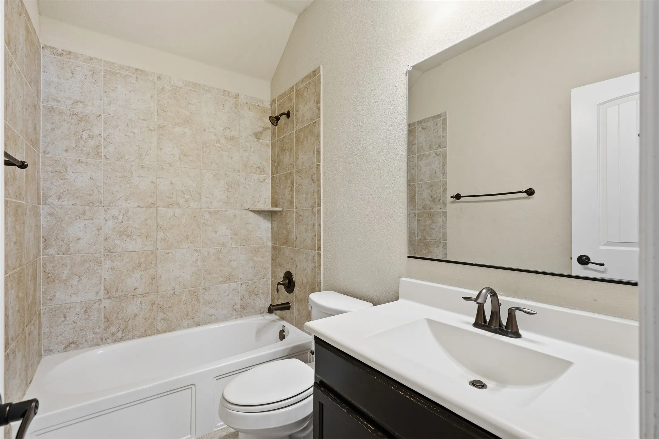 Single Family Residence For Sale in Tarrant County , 813 Salida Road, Fort Worth, Texas 76052, 4 Bedroom, 4 Bathroom, 2 Garage spaces, 2,675 Sqft, built in 2013, mls#21402875, Real Estate Agent in Fort Worth, Homes For Sale in Tarrant county, Homes For Sale in Fort Worth, Realtor in Fort Worth Texas, Real Estate Brokerage Independent Realty Texas, Luminita Cordes Realtor