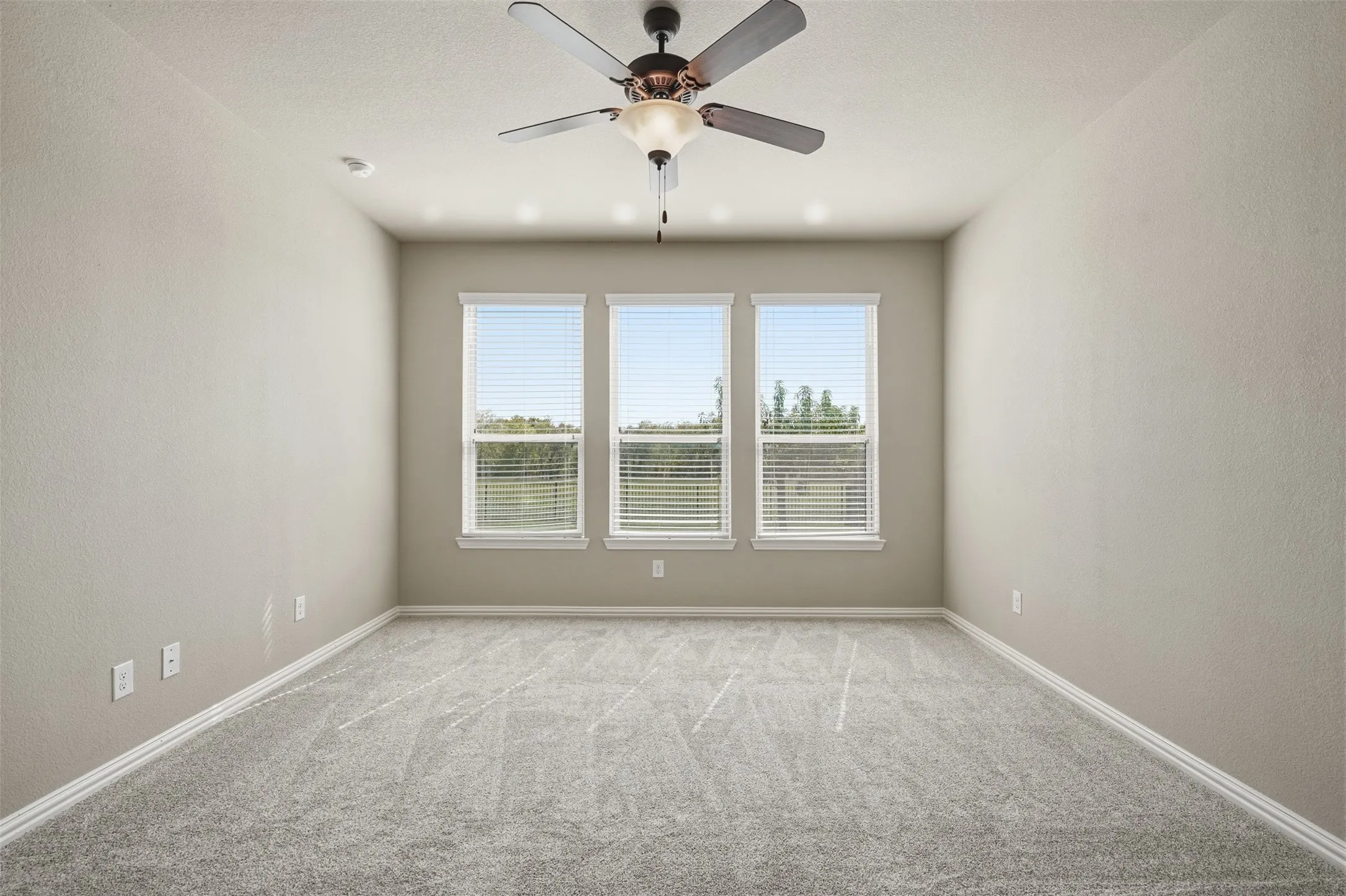 Single Family Residence For Sale in Tarrant County , 813 Salida Road, Fort Worth, Texas 76052, 4 Bedroom, 4 Bathroom, 2 Garage spaces, 2,675 Sqft, built in 2013, mls#21402875, Real Estate Agent in Fort Worth, Homes For Sale in Tarrant county, Homes For Sale in Fort Worth, Realtor in Fort Worth Texas, Real Estate Brokerage Independent Realty Texas, Luminita Cordes Realtor