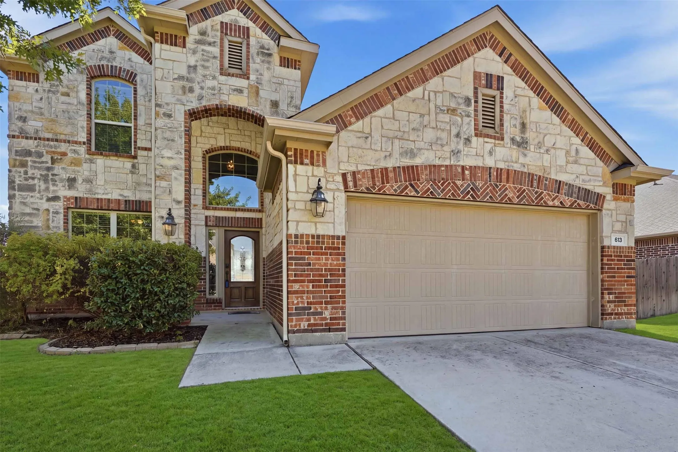 Single Family Residence For Sale in Tarrant County , 813 Salida Road, Fort Worth, Texas 76052, 4 Bedroom, 4 Bathroom, 2 Garage spaces, 2,675 Sqft, built in 2013, mls#21402875, Real Estate Agent in Fort Worth, Homes For Sale in Tarrant county, Homes For Sale in Fort Worth, Realtor in Fort Worth Texas, Real Estate Brokerage Independent Realty Texas, Luminita Cordes Realtor