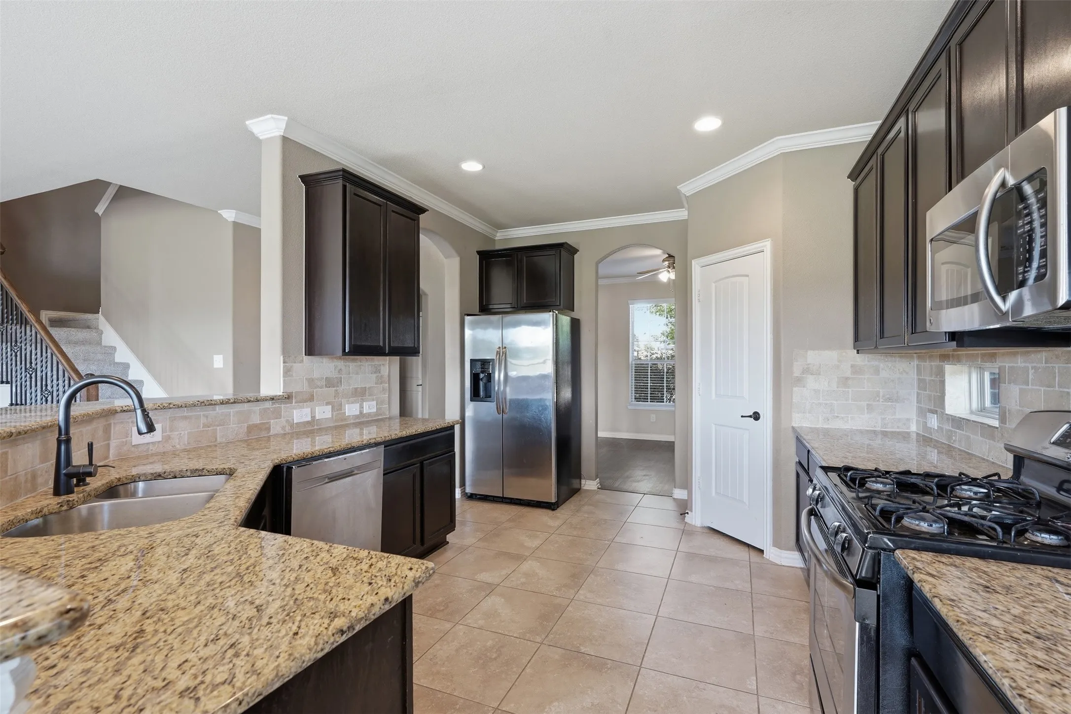 Single Family Residence For Sale in Tarrant County , 813 Salida Road, Fort Worth, Texas 76052, 4 Bedroom, 4 Bathroom, 2 Garage spaces, 2,675 Sqft, built in 2013, mls#21402875, Real Estate Agent in Fort Worth, Homes For Sale in Tarrant county, Homes For Sale in Fort Worth, Realtor in Fort Worth Texas, Real Estate Brokerage Independent Realty Texas, Luminita Cordes Realtor