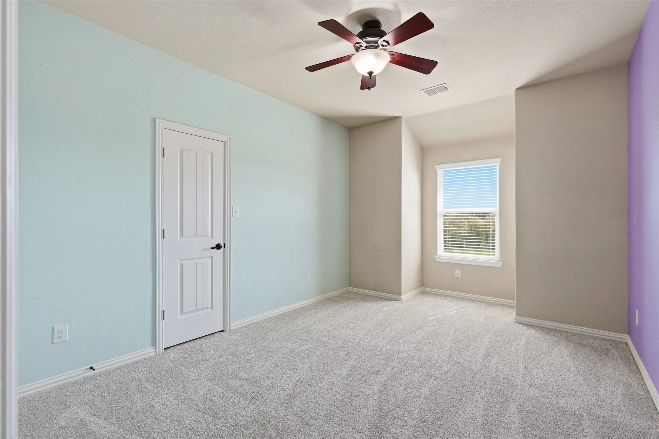 Single Family Residence For Sale in Tarrant County , 813 Salida Road, Fort Worth, Texas 76052, 4 Bedroom, 4 Bathroom, 2 Garage spaces, 2,675 Sqft, built in 2013, mls#21402875, Real Estate Agent in Fort Worth, Homes For Sale in Tarrant county, Homes For Sale in Fort Worth, Realtor in Fort Worth Texas, Real Estate Brokerage Independent Realty Texas, Luminita Cordes Realtor