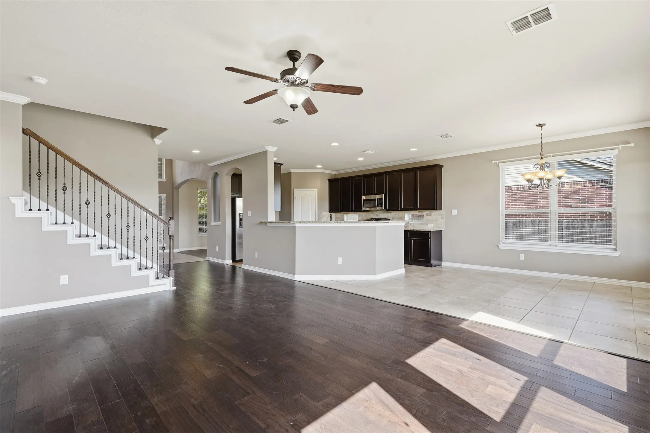 Single Family Residence For Sale in Tarrant County , 813 Salida Road, Fort Worth, Texas 76052, 4 Bedroom, 4 Bathroom, 2 Garage spaces, 2,675 Sqft, built in 2013, mls#21402875, Real Estate Agent in Fort Worth, Homes For Sale in Tarrant county, Homes For Sale in Fort Worth, Realtor in Fort Worth Texas, Real Estate Brokerage Independent Realty Texas, Luminita Cordes Realtor