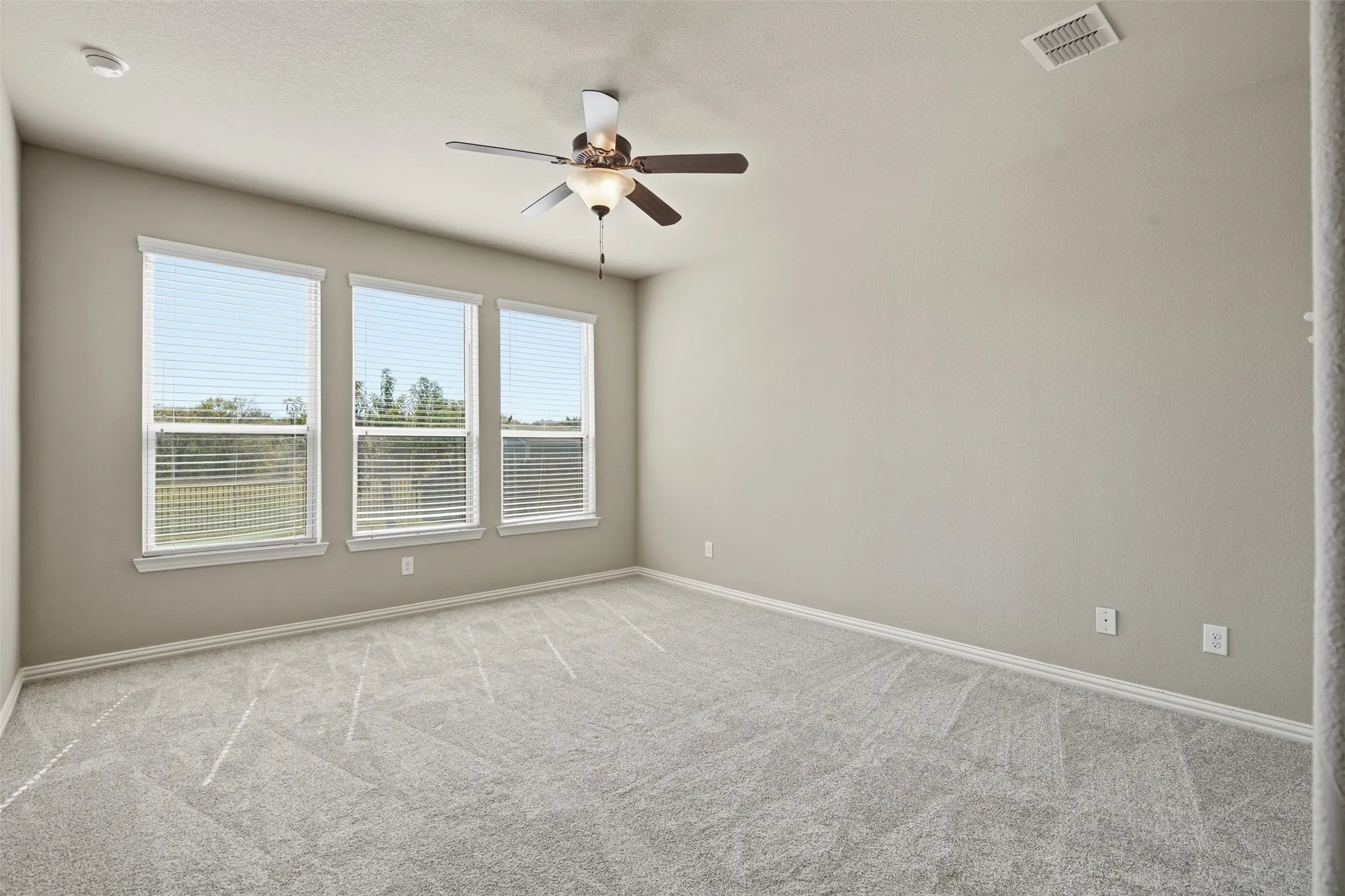 Single Family Residence For Sale in Tarrant County , 813 Salida Road, Fort Worth, Texas 76052, 4 Bedroom, 4 Bathroom, 2 Garage spaces, 2,675 Sqft, built in 2013, mls#21402875, Real Estate Agent in Fort Worth, Homes For Sale in Tarrant county, Homes For Sale in Fort Worth, Realtor in Fort Worth Texas, Real Estate Brokerage Independent Realty Texas, Luminita Cordes Realtor