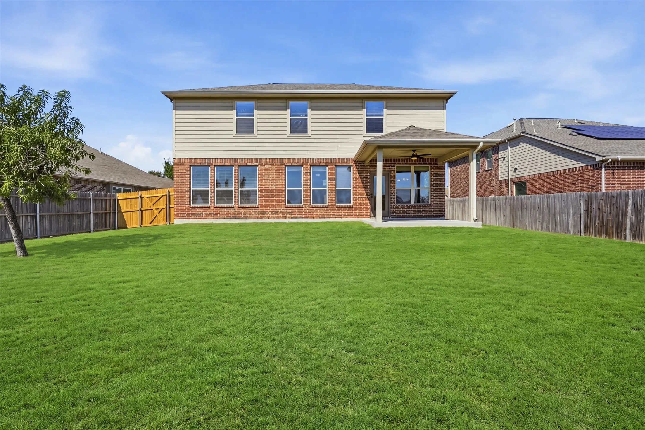 Single Family Residence For Sale in Tarrant County , 813 Salida Road, Fort Worth, Texas 76052, 4 Bedroom, 4 Bathroom, 2 Garage spaces, 2,675 Sqft, built in 2013, mls#21402875, Real Estate Agent in Fort Worth, Homes For Sale in Tarrant county, Homes For Sale in Fort Worth, Realtor in Fort Worth Texas, Real Estate Brokerage Independent Realty Texas, Luminita Cordes Realtor