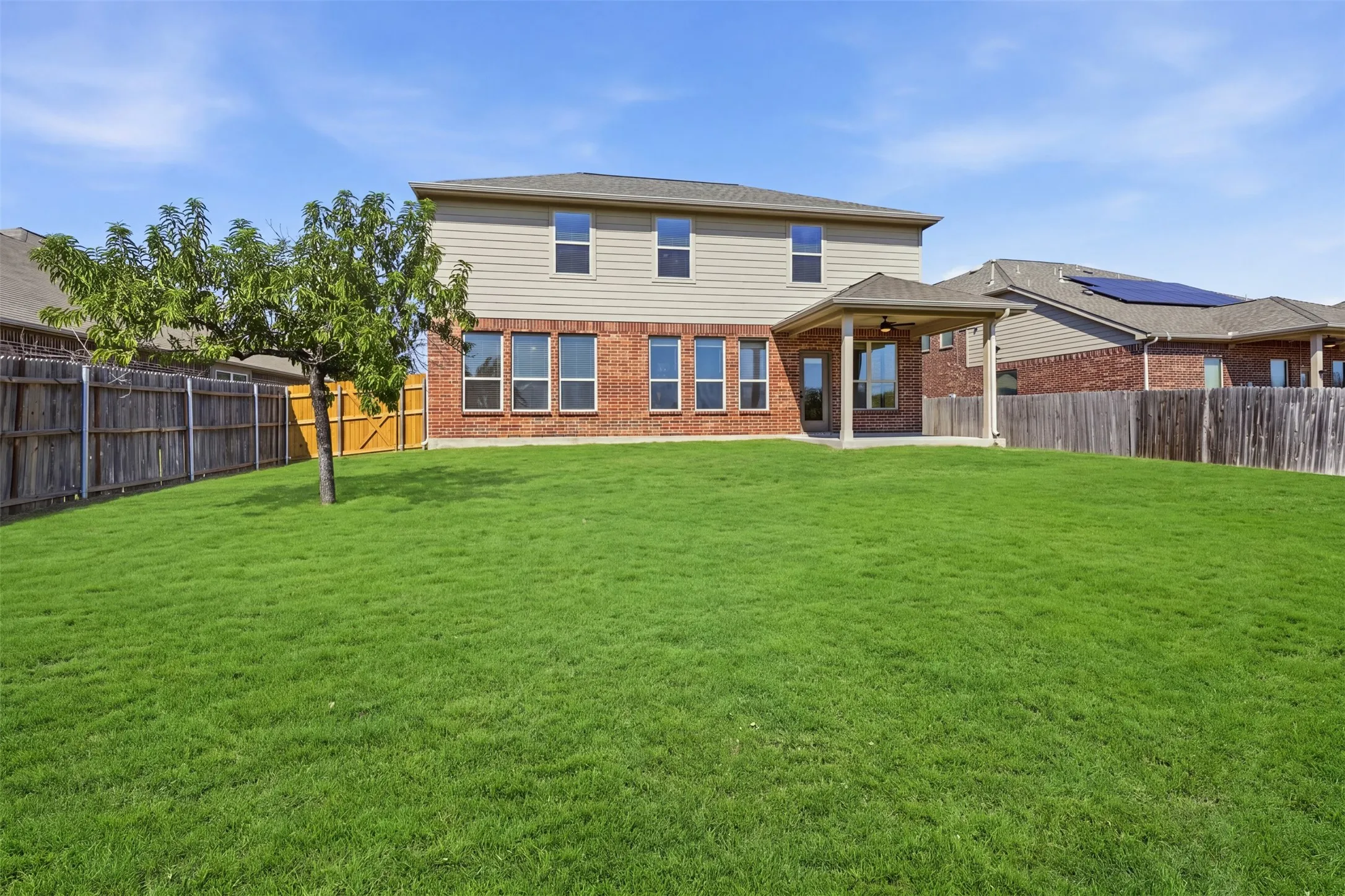 Single Family Residence For Sale in Tarrant County , 813 Salida Road, Fort Worth, Texas 76052, 4 Bedroom, 4 Bathroom, 2 Garage spaces, 2,675 Sqft, built in 2013, mls#21402875, Real Estate Agent in Fort Worth, Homes For Sale in Tarrant county, Homes For Sale in Fort Worth, Realtor in Fort Worth Texas, Real Estate Brokerage Independent Realty Texas, Luminita Cordes Realtor