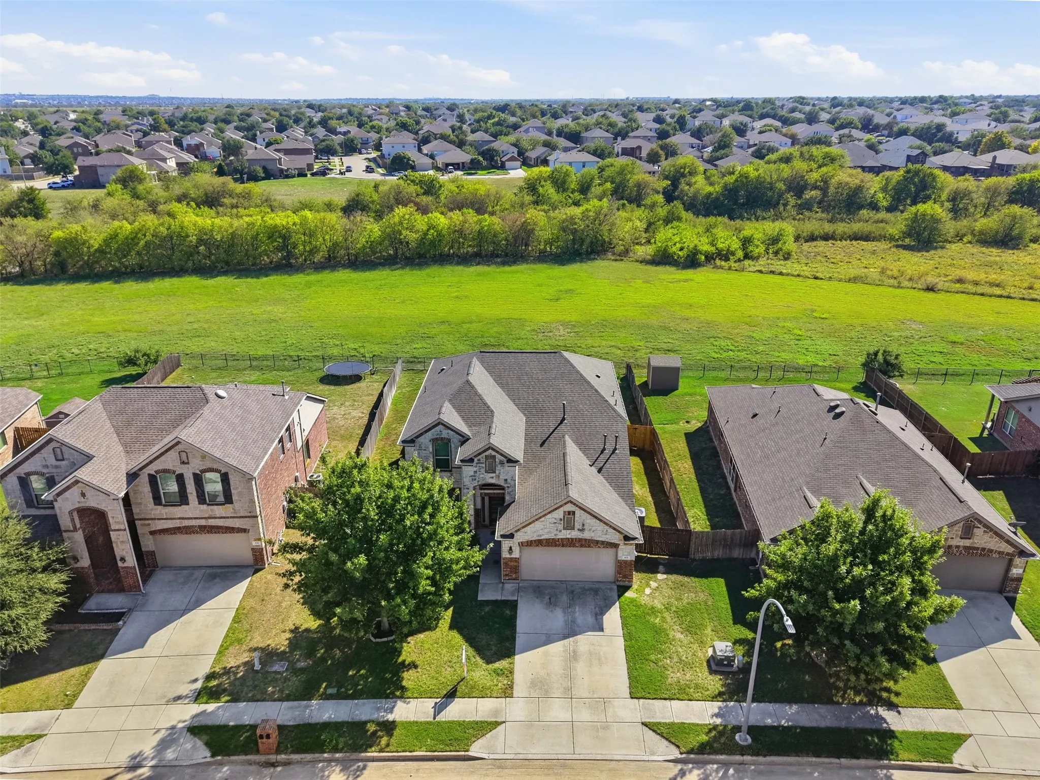 Single Family Residence For Sale in Tarrant County , 813 Salida Road, Fort Worth, Texas 76052, 4 Bedroom, 4 Bathroom, 2 Garage spaces, 2,675 Sqft, built in 2013, mls#21402875, Real Estate Agent in Fort Worth, Homes For Sale in Tarrant county, Homes For Sale in Fort Worth, Realtor in Fort Worth Texas, Real Estate Brokerage Independent Realty Texas, Luminita Cordes Realtor