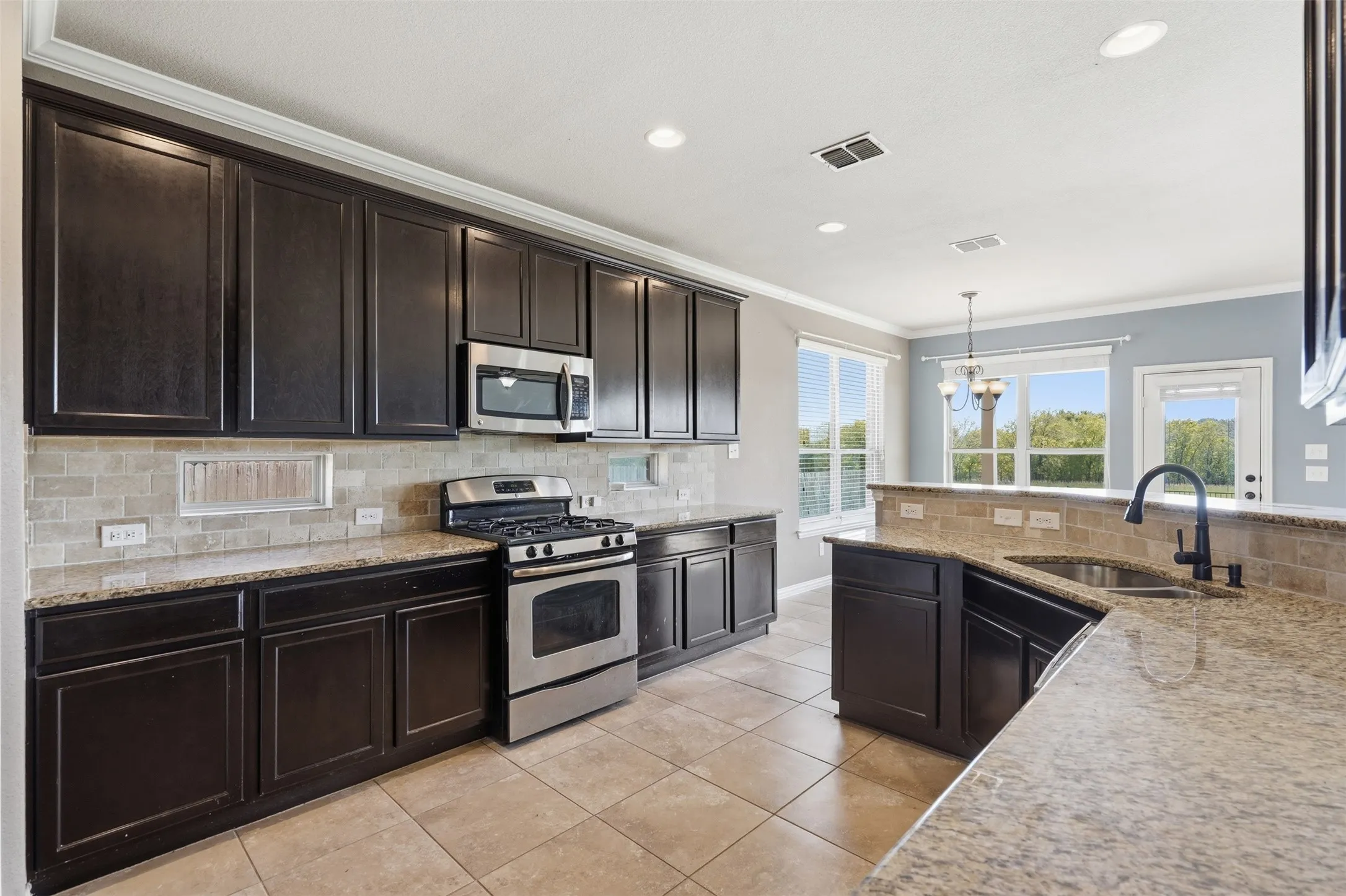 Single Family Residence For Sale in Tarrant County , 813 Salida Road, Fort Worth, Texas 76052, 4 Bedroom, 4 Bathroom, 2 Garage spaces, 2,675 Sqft, built in 2013, mls#21402875, Real Estate Agent in Fort Worth, Homes For Sale in Tarrant county, Homes For Sale in Fort Worth, Realtor in Fort Worth Texas, Real Estate Brokerage Independent Realty Texas, Luminita Cordes Realtor