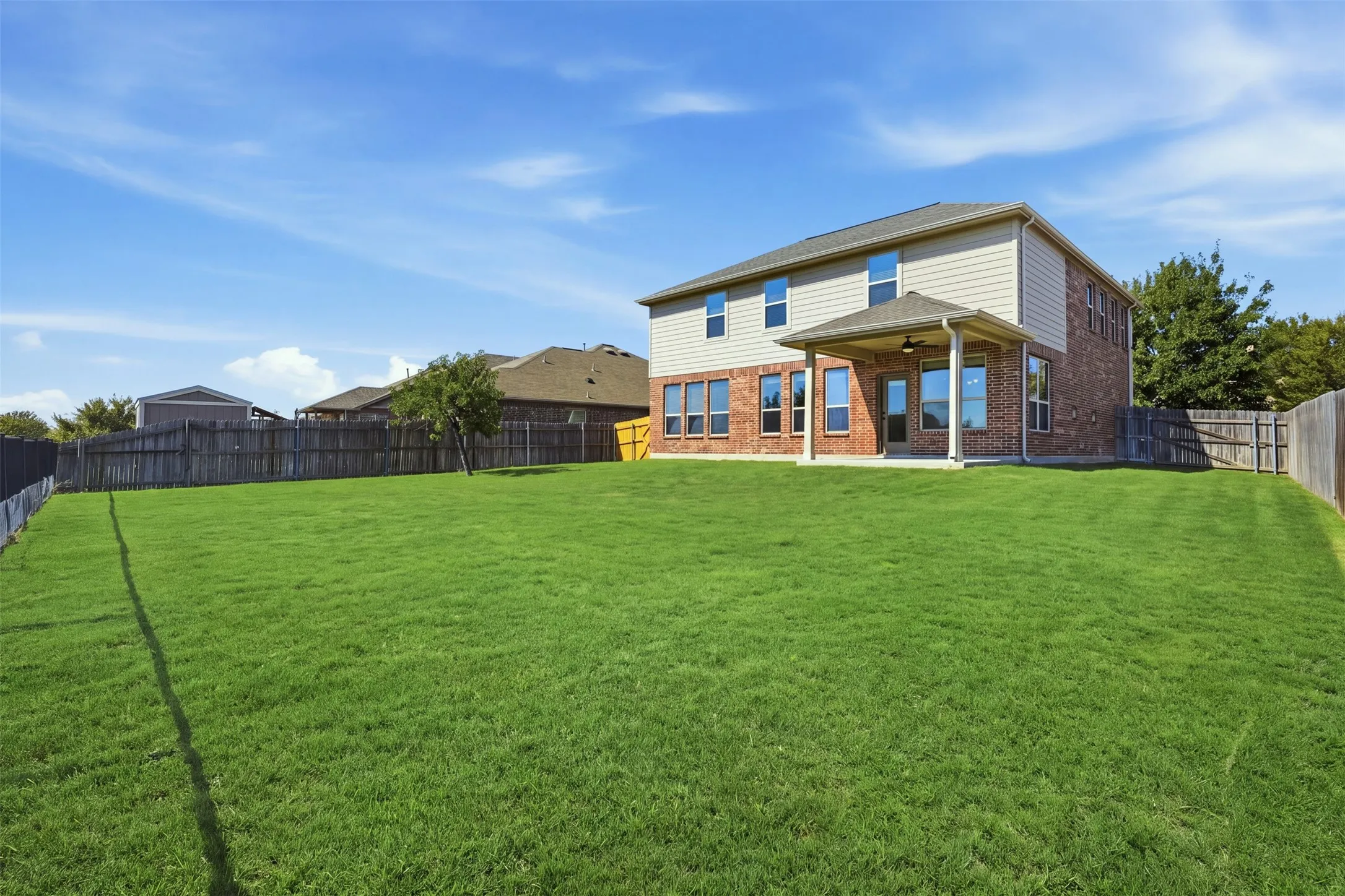 Single Family Residence For Sale in Tarrant County , 813 Salida Road, Fort Worth, Texas 76052, 4 Bedroom, 4 Bathroom, 2 Garage spaces, 2,675 Sqft, built in 2013, mls#21402875, Real Estate Agent in Fort Worth, Homes For Sale in Tarrant county, Homes For Sale in Fort Worth, Realtor in Fort Worth Texas, Real Estate Brokerage Independent Realty Texas, Luminita Cordes Realtor