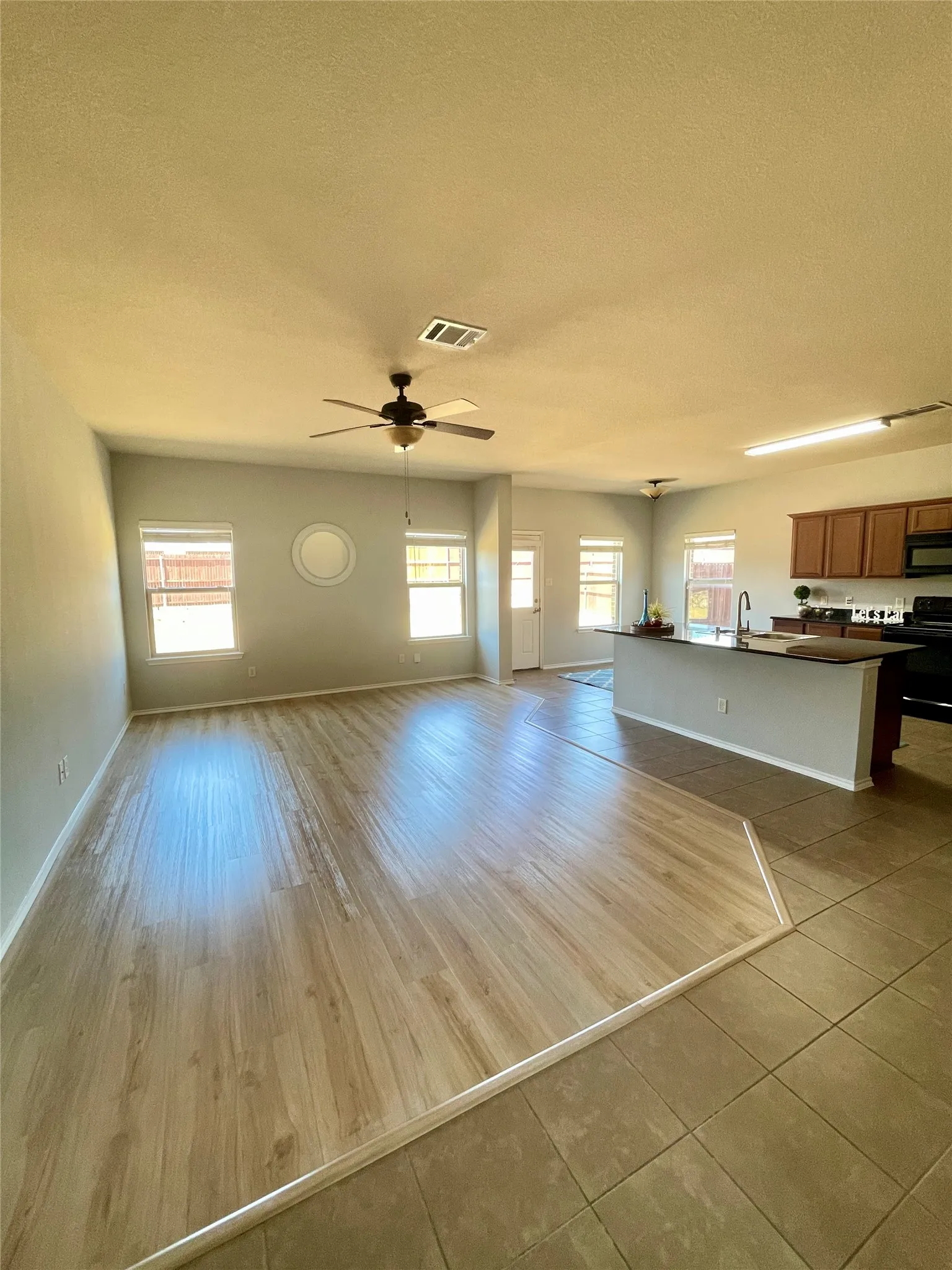Single Family Residence For Rent in Collin County , 406 Paddock Lane, Celina, Texas 75009, 5 Bedroom, 3 Bathroom, 2 Garage spaces, 2,586 Sqft, built in 2014, mls#21410939, Real Estate Agent in Celina, Homes For Rent in Collin county, Homes For Rent in Celina, Realtor in Celina Texas, Real Estate Brokerage Independent Realty Texas, Luminita Cordes Realtor