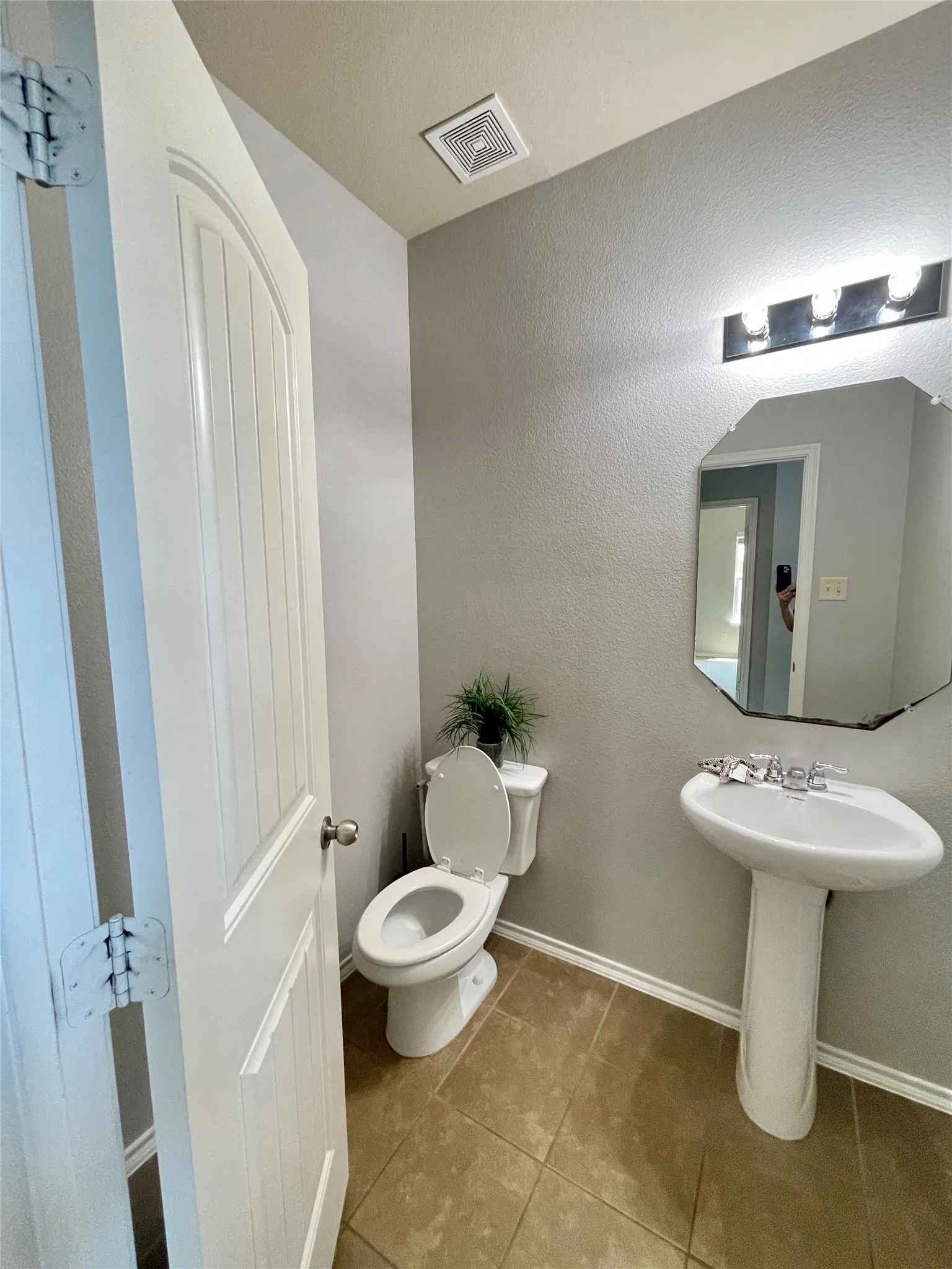 Single Family Residence For Rent in Collin County , 406 Paddock Lane, Celina, Texas 75009, 5 Bedroom, 3 Bathroom, 2 Garage spaces, 2,586 Sqft, built in 2014, mls#21410939, Real Estate Agent in Celina, Homes For Rent in Collin county, Homes For Rent in Celina, Realtor in Celina Texas, Real Estate Brokerage Independent Realty Texas, Luminita Cordes Realtor