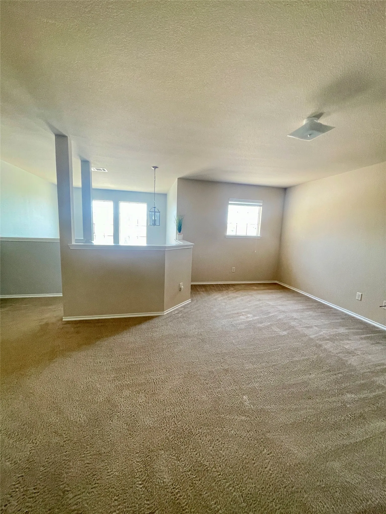 Single Family Residence For Rent in Collin County , 406 Paddock Lane, Celina, Texas 75009, 5 Bedroom, 3 Bathroom, 2 Garage spaces, 2,586 Sqft, built in 2014, mls#21410939, Real Estate Agent in Celina, Homes For Rent in Collin county, Homes For Rent in Celina, Realtor in Celina Texas, Real Estate Brokerage Independent Realty Texas, Luminita Cordes Realtor