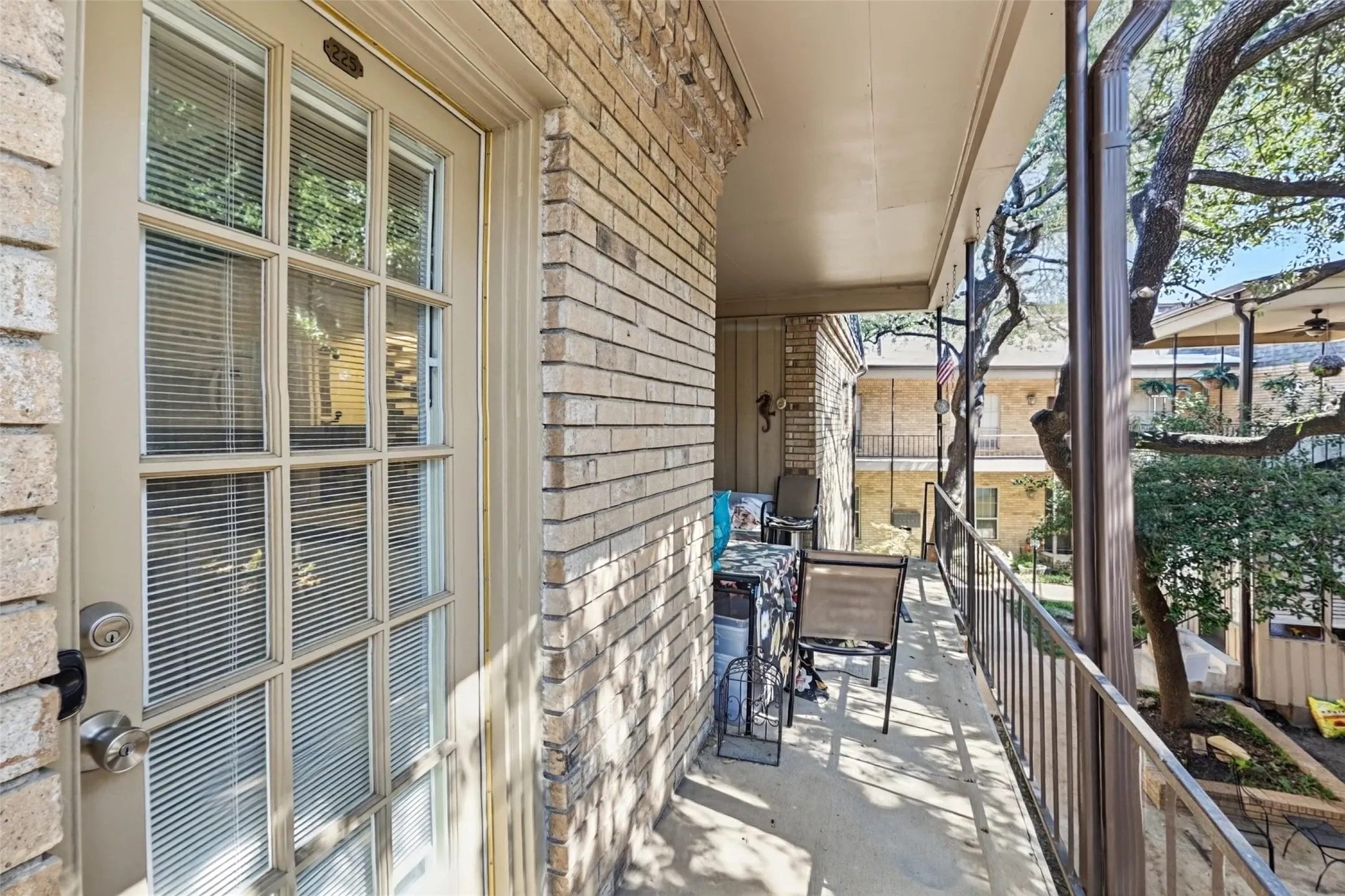 Apartment For Rent in Tarrant County , 4312 Bellaire Drive S 225, Fort Worth, Texas 76109, 1 Bedroom, 1 Bathroom, Garage spaces, 840 Sqft, built in 1965, mls#21410950, Real Estate Agent in Fort Worth, Homes For Rent in Tarrant county, Homes For Rent in Fort Worth, Realtor in Fort Worth Texas, Real Estate Brokerage Independent Realty Texas, Luminita Cordes Realtor