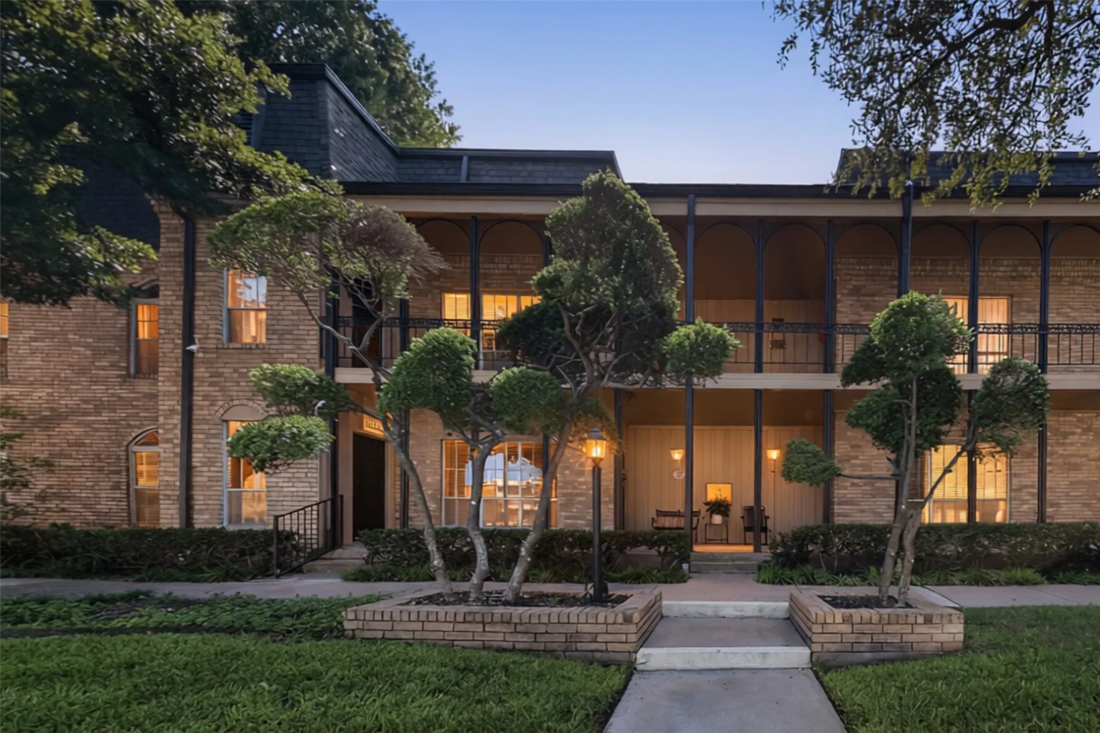 Apartment For Rent in Tarrant County , 4312 Bellaire Drive S 225, Fort Worth, Texas 76109, 1 Bedroom, 1 Bathroom, Garage spaces, 840 Sqft, built in 1965, mls#21410950, Real Estate Agent in Fort Worth, Homes For Rent in Tarrant county, Homes For Rent in Fort Worth, Realtor in Fort Worth Texas, Real Estate Brokerage Independent Realty Texas, Luminita Cordes Realtor