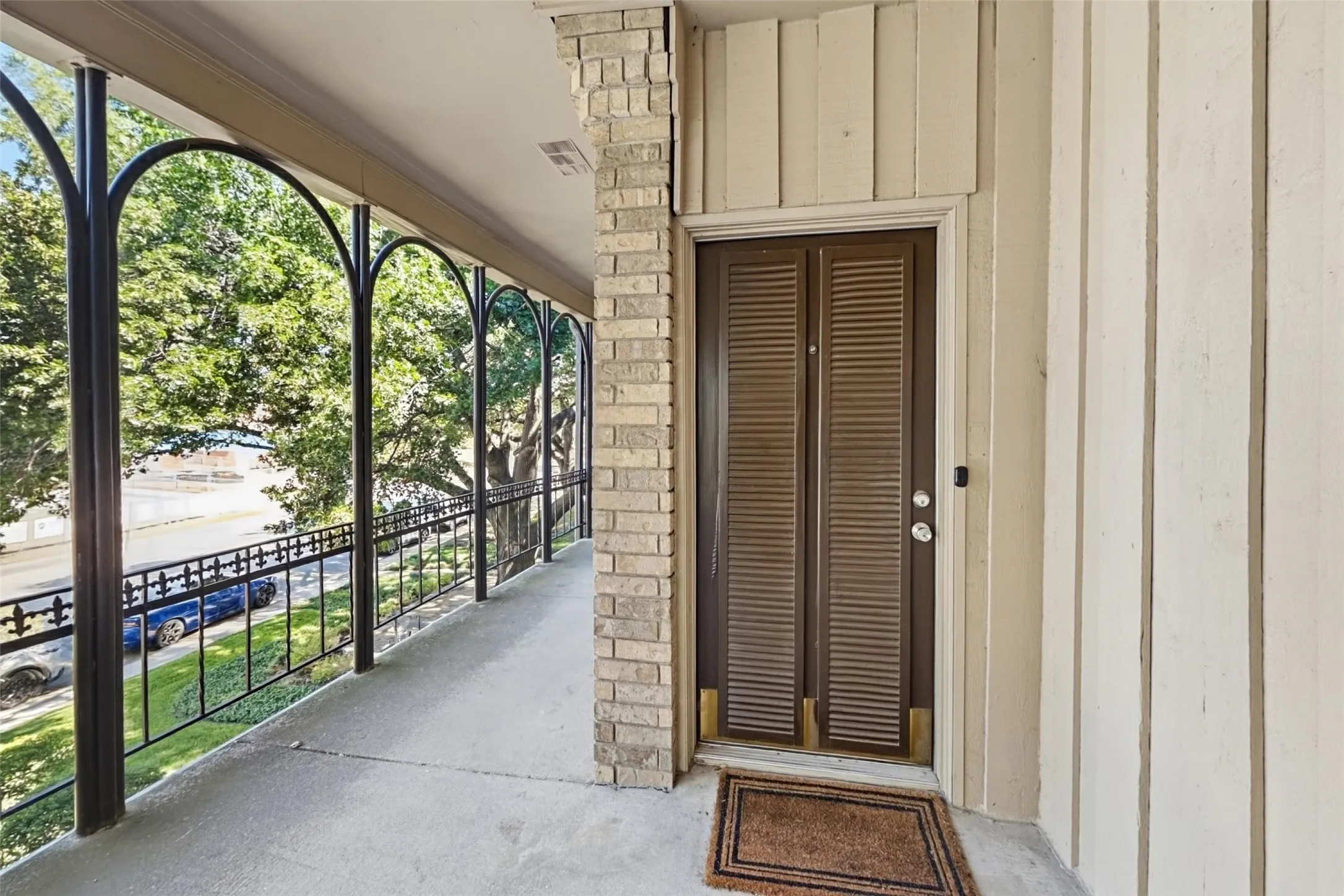 Apartment For Rent in Tarrant County , 4312 Bellaire Drive S 225, Fort Worth, Texas 76109, 1 Bedroom, 1 Bathroom, Garage spaces, 840 Sqft, built in 1965, mls#21410950, Real Estate Agent in Fort Worth, Homes For Rent in Tarrant county, Homes For Rent in Fort Worth, Realtor in Fort Worth Texas, Real Estate Brokerage Independent Realty Texas, Luminita Cordes Realtor