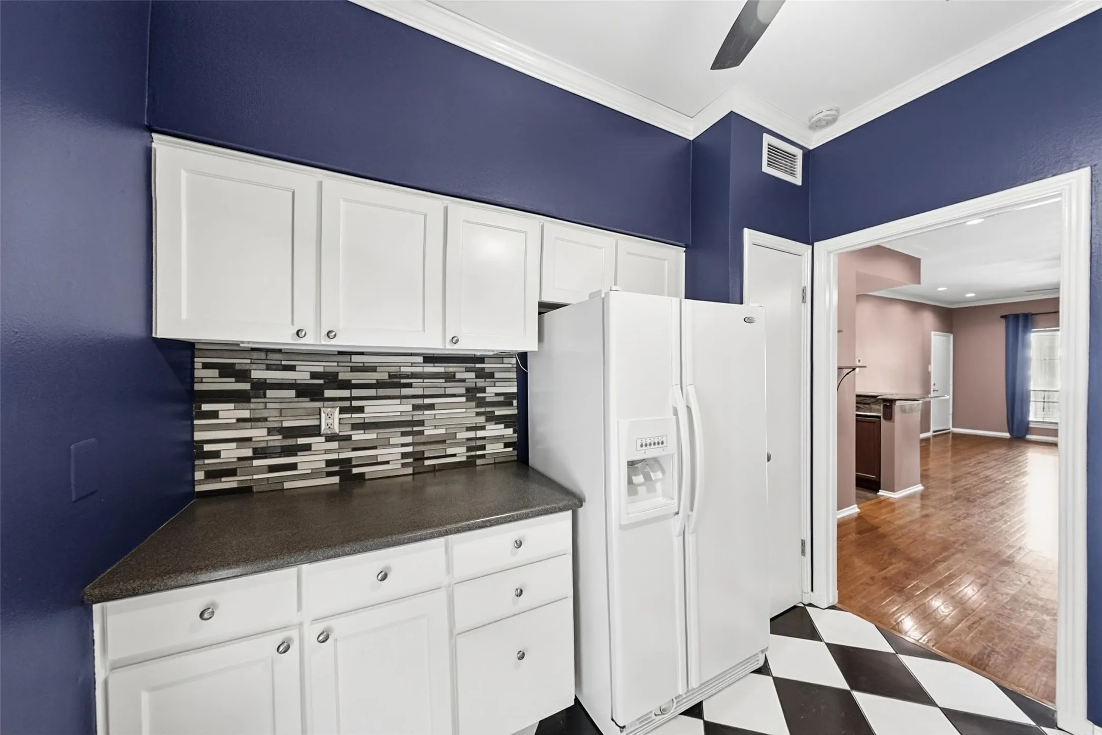 Apartment For Rent in Tarrant County , 4312 Bellaire Drive S 225, Fort Worth, Texas 76109, 1 Bedroom, 1 Bathroom, Garage spaces, 840 Sqft, built in 1965, mls#21410950, Real Estate Agent in Fort Worth, Homes For Rent in Tarrant county, Homes For Rent in Fort Worth, Realtor in Fort Worth Texas, Real Estate Brokerage Independent Realty Texas, Luminita Cordes Realtor