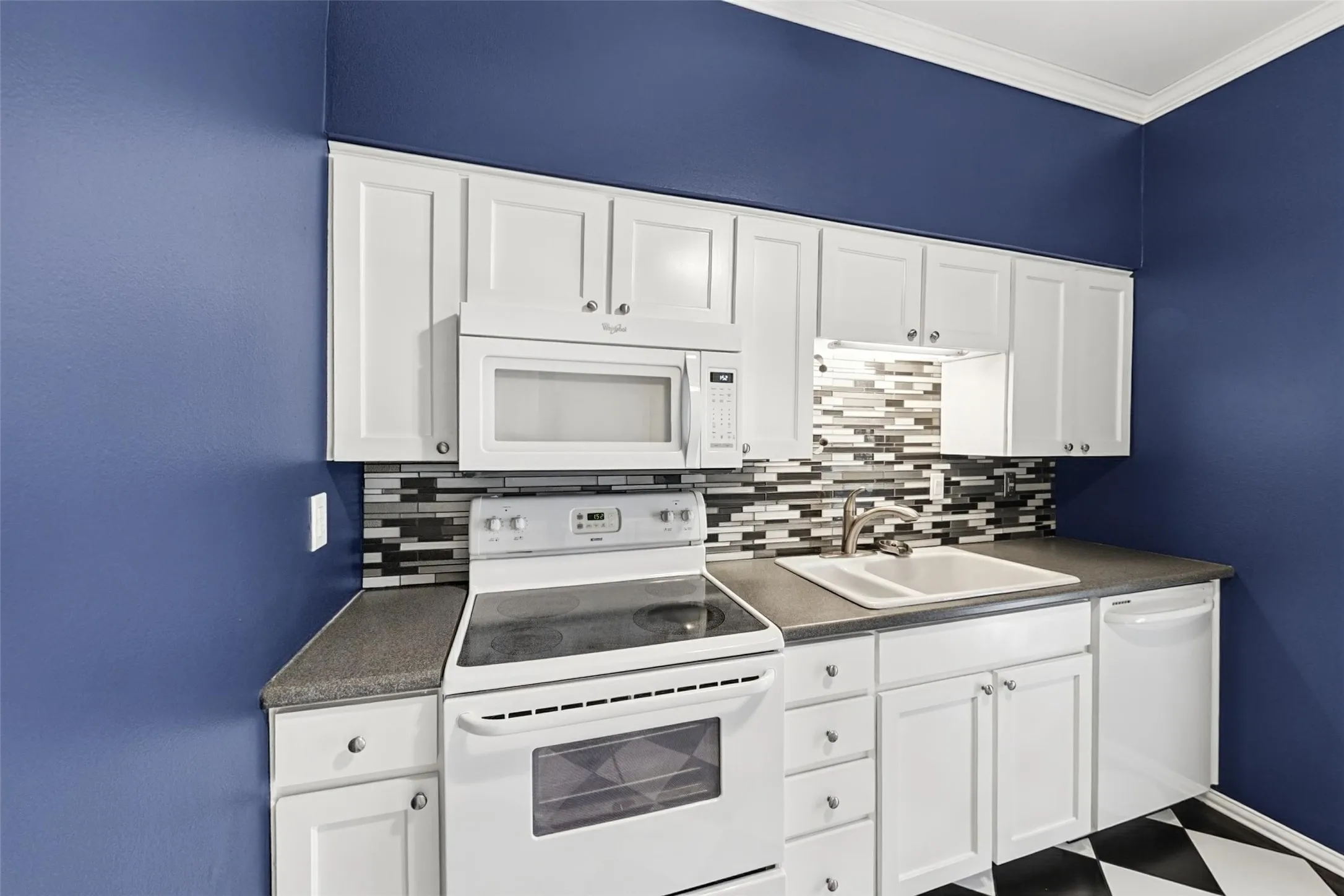 Apartment For Rent in Tarrant County , 4312 Bellaire Drive S 225, Fort Worth, Texas 76109, 1 Bedroom, 1 Bathroom, Garage spaces, 840 Sqft, built in 1965, mls#21410950, Real Estate Agent in Fort Worth, Homes For Rent in Tarrant county, Homes For Rent in Fort Worth, Realtor in Fort Worth Texas, Real Estate Brokerage Independent Realty Texas, Luminita Cordes Realtor