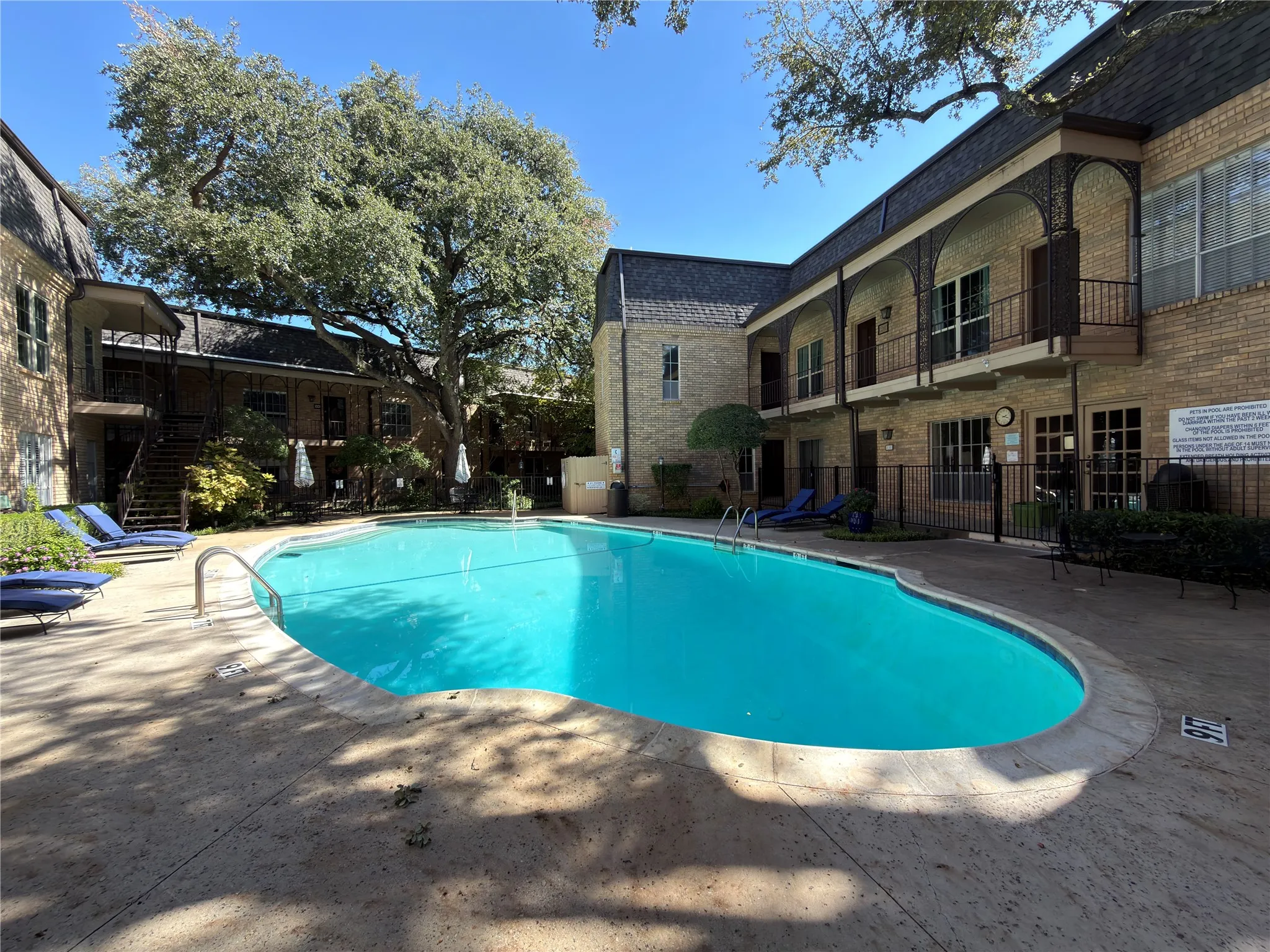 Apartment For Rent in Tarrant County , 4312 Bellaire Drive S 225, Fort Worth, Texas 76109, 1 Bedroom, 1 Bathroom, Garage spaces, 840 Sqft, built in 1965, mls#21410950, Real Estate Agent in Fort Worth, Homes For Rent in Tarrant county, Homes For Rent in Fort Worth, Realtor in Fort Worth Texas, Real Estate Brokerage Independent Realty Texas, Luminita Cordes Realtor