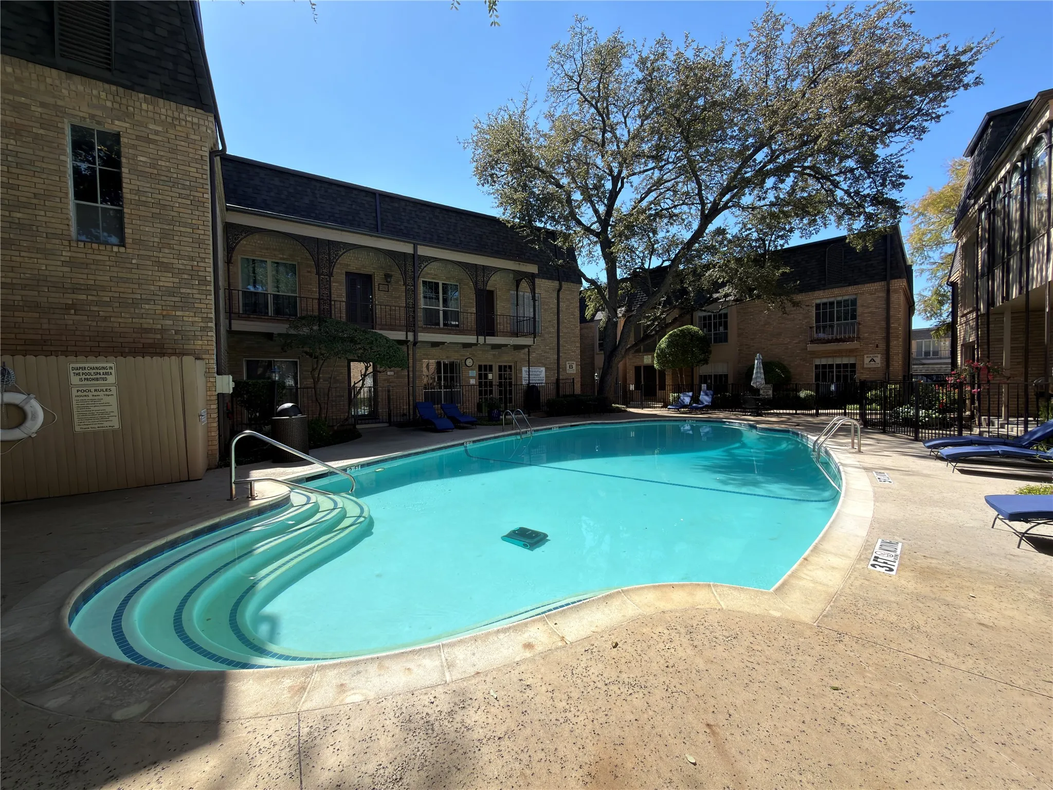 Apartment For Rent in Tarrant County , 4312 Bellaire Drive S 225, Fort Worth, Texas 76109, 1 Bedroom, 1 Bathroom, Garage spaces, 840 Sqft, built in 1965, mls#21410950, Real Estate Agent in Fort Worth, Homes For Rent in Tarrant county, Homes For Rent in Fort Worth, Realtor in Fort Worth Texas, Real Estate Brokerage Independent Realty Texas, Luminita Cordes Realtor