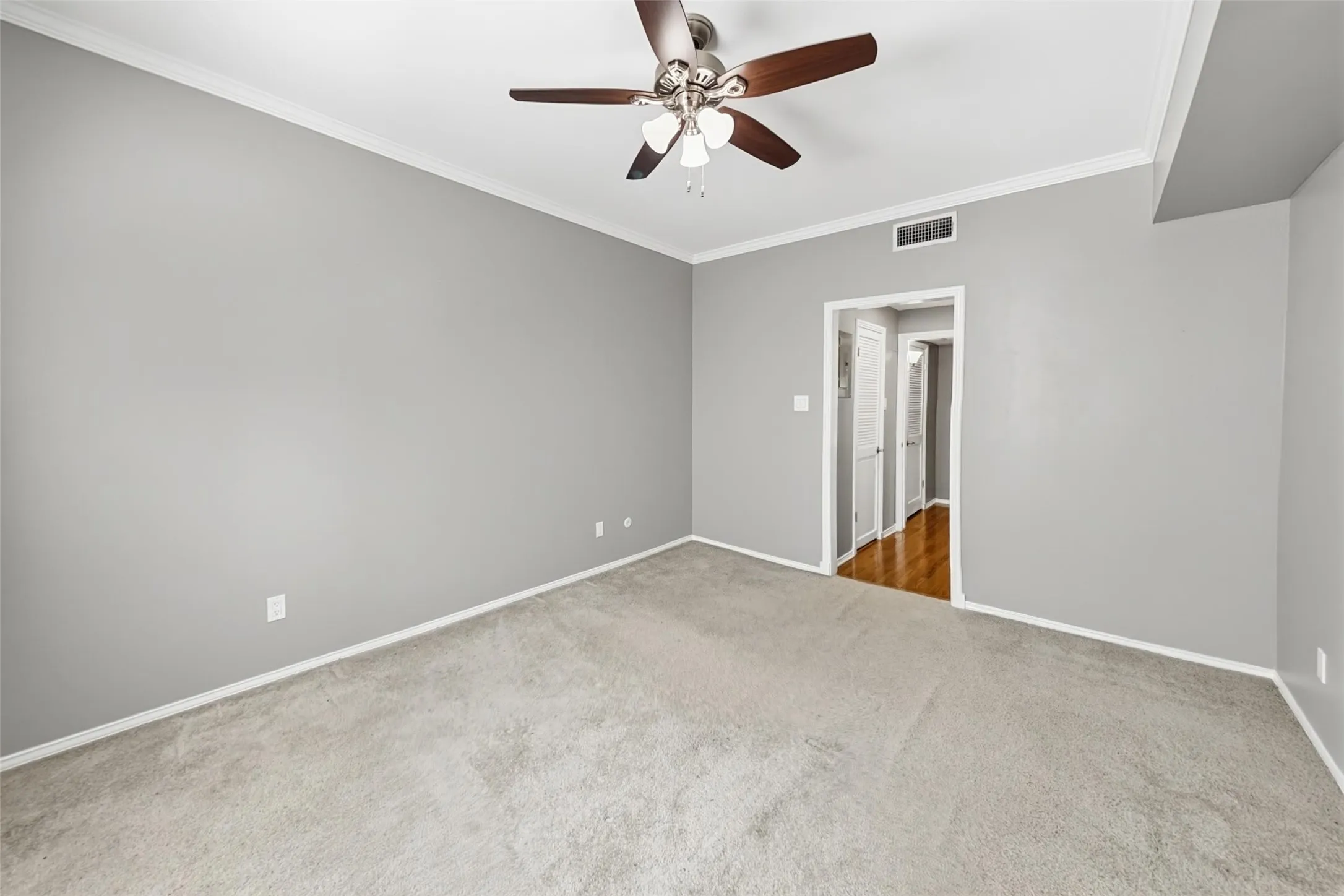Apartment For Rent in Tarrant County , 4312 Bellaire Drive S 225, Fort Worth, Texas 76109, 1 Bedroom, 1 Bathroom, Garage spaces, 840 Sqft, built in 1965, mls#21410950, Real Estate Agent in Fort Worth, Homes For Rent in Tarrant county, Homes For Rent in Fort Worth, Realtor in Fort Worth Texas, Real Estate Brokerage Independent Realty Texas, Luminita Cordes Realtor