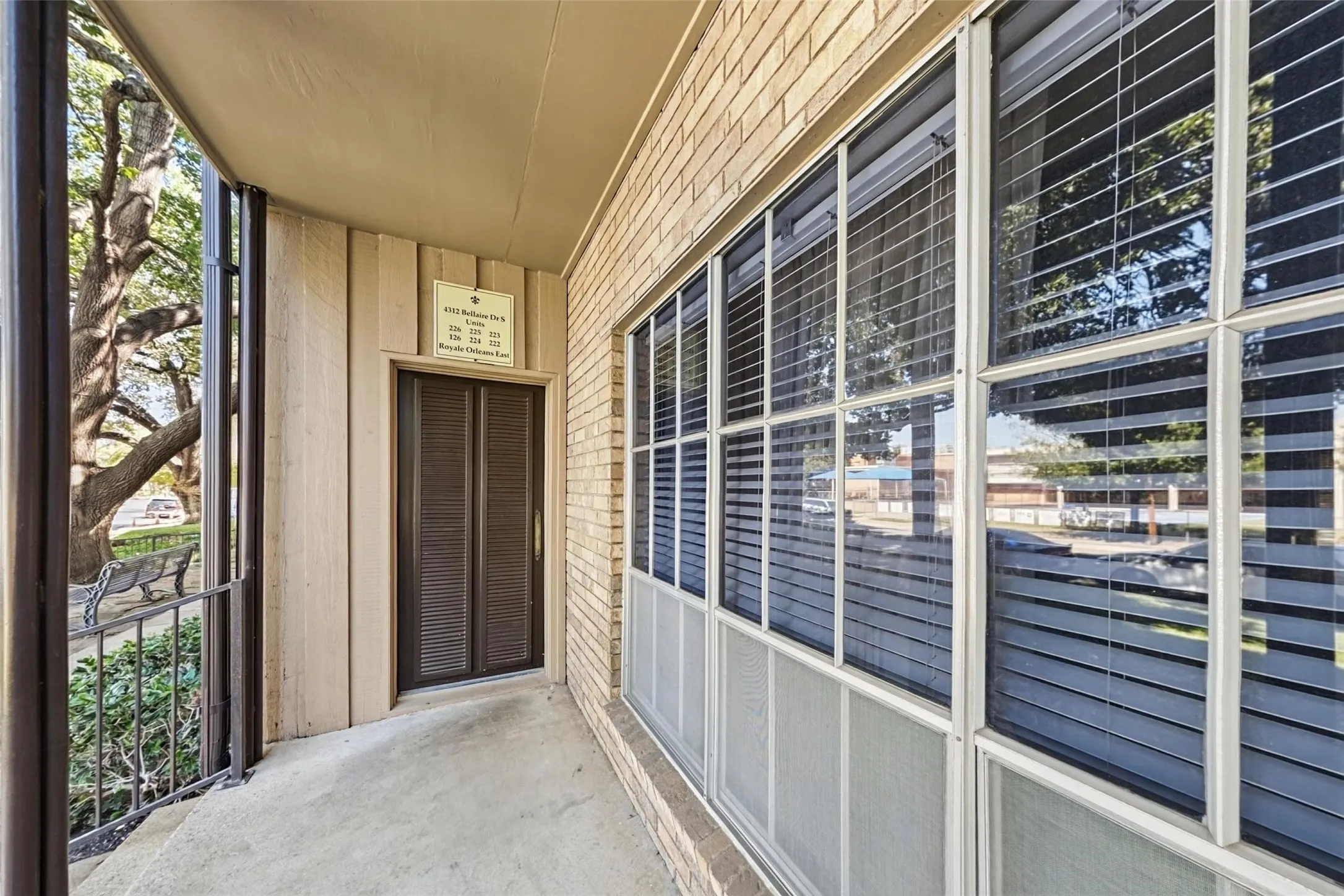 Apartment For Rent in Tarrant County , 4312 Bellaire Drive S 225, Fort Worth, Texas 76109, 1 Bedroom, 1 Bathroom, Garage spaces, 840 Sqft, built in 1965, mls#21410950, Real Estate Agent in Fort Worth, Homes For Rent in Tarrant county, Homes For Rent in Fort Worth, Realtor in Fort Worth Texas, Real Estate Brokerage Independent Realty Texas, Luminita Cordes Realtor