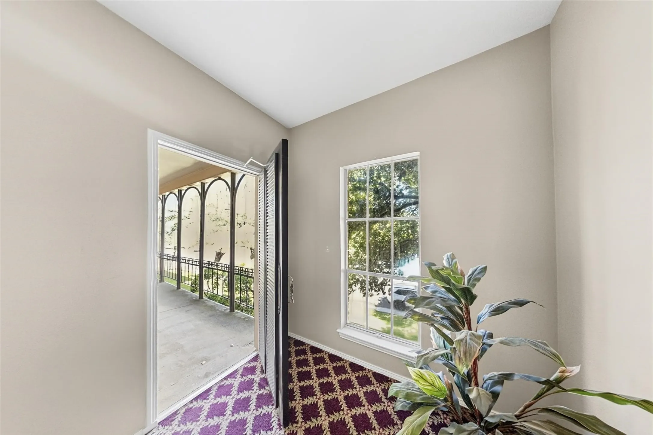 Apartment For Rent in Tarrant County , 4312 Bellaire Drive S 225, Fort Worth, Texas 76109, 1 Bedroom, 1 Bathroom, Garage spaces, 840 Sqft, built in 1965, mls#21410950, Real Estate Agent in Fort Worth, Homes For Rent in Tarrant county, Homes For Rent in Fort Worth, Realtor in Fort Worth Texas, Real Estate Brokerage Independent Realty Texas, Luminita Cordes Realtor