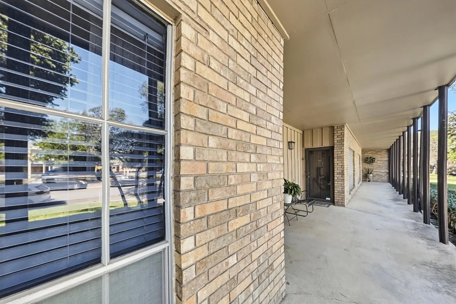 Apartment For Rent in Tarrant County , 4312 Bellaire Drive S 225, Fort Worth, Texas 76109, 1 Bedroom, 1 Bathroom, Garage spaces, 840 Sqft, built in 1965, mls#21410950, Real Estate Agent in Fort Worth, Homes For Rent in Tarrant county, Homes For Rent in Fort Worth, Realtor in Fort Worth Texas, Real Estate Brokerage Independent Realty Texas, Luminita Cordes Realtor