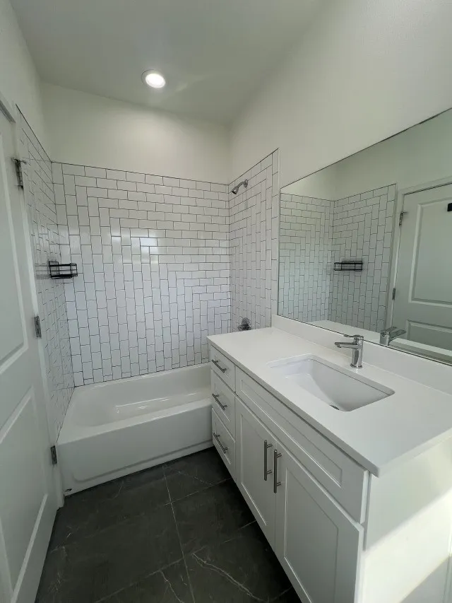 Condominium For Rent in Dallas County , 5647 Live Oak Street 105, Dallas, Texas 75206, 2 Bedroom, 3 Bathroom, 2 Garage spaces, 1,561 Sqft, built in 2022, mls#21410755, Real Estate Agent in Dallas, Homes For Rent in Dallas county, Homes For Rent in Dallas, Realtor in Dallas Texas, Real Estate Brokerage Independent Realty Texas, Luminita Cordes Realtor