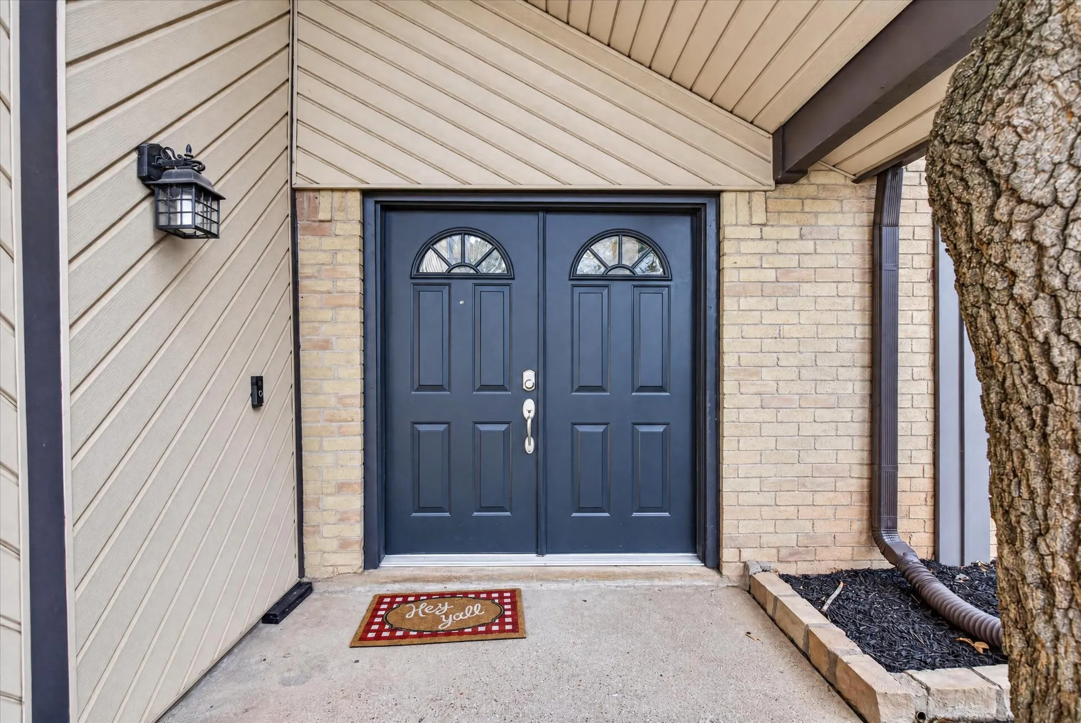 Single Family Residence For Sale in Tarrant County , 2801 Meandering Way, Bedford, Texas 76021, 3 Bedroom, 3 Bathroom, 2 Garage spaces, 2,269 Sqft, built in 1977, mls#21408456, Real Estate Agent in Bedford, Homes For Sale in Tarrant county, Homes For Sale in Bedford, Realtor in Bedford Texas, Real Estate Brokerage Independent Realty Texas, Luminita Cordes Realtor